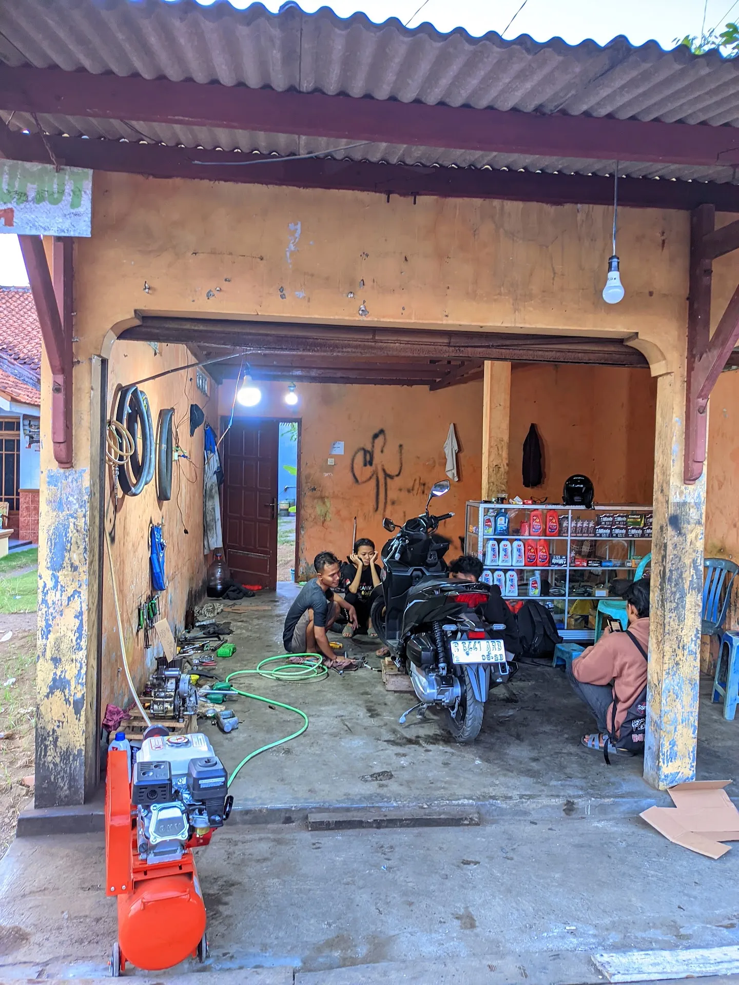 927 GARAGE