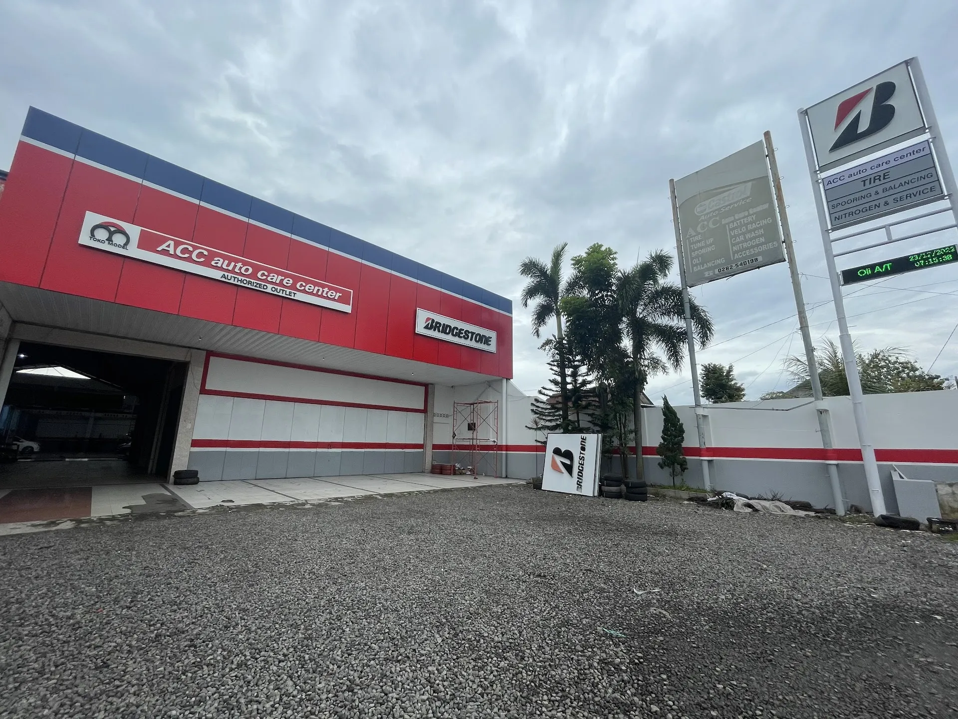 ACC auto care center - TOMO BRIDGESTONE - STP Auto Garage