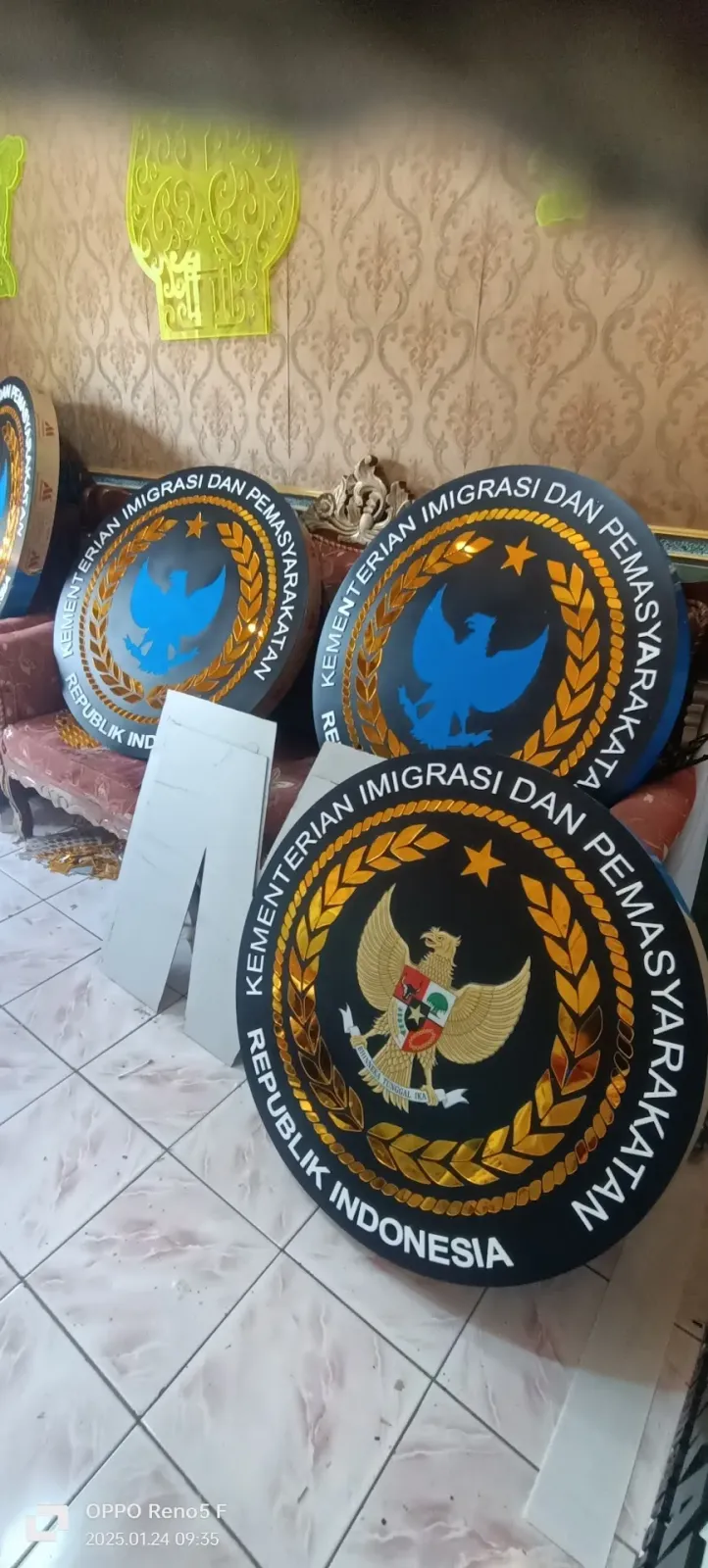 "ACRYLIK" ...SPESIALIS ACRYLIK HURUF TIMBUL*NEON BOK*