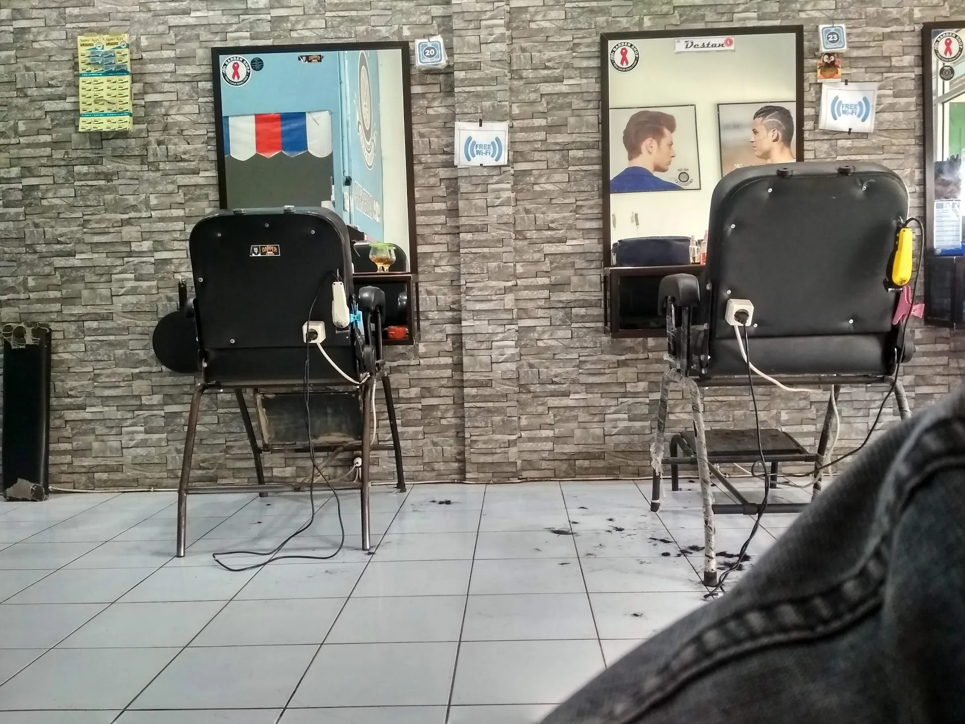 Ada Barbershop Kuripan