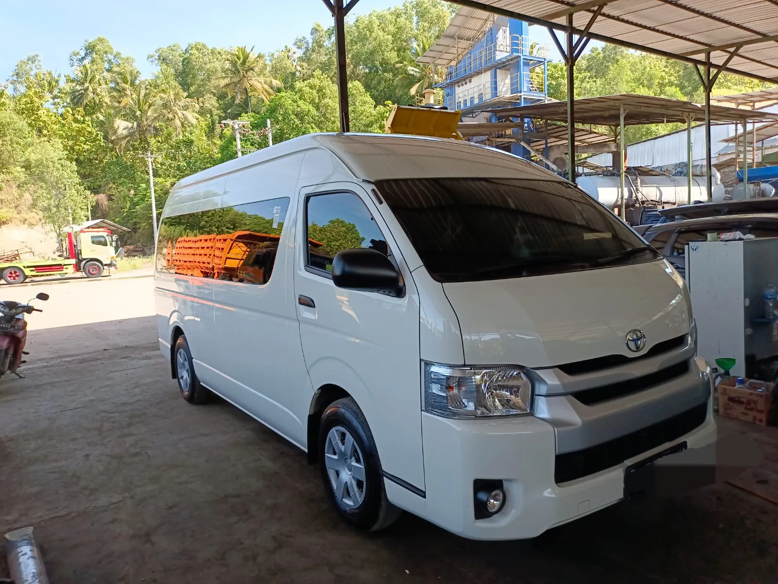 Adhistana Rent Car