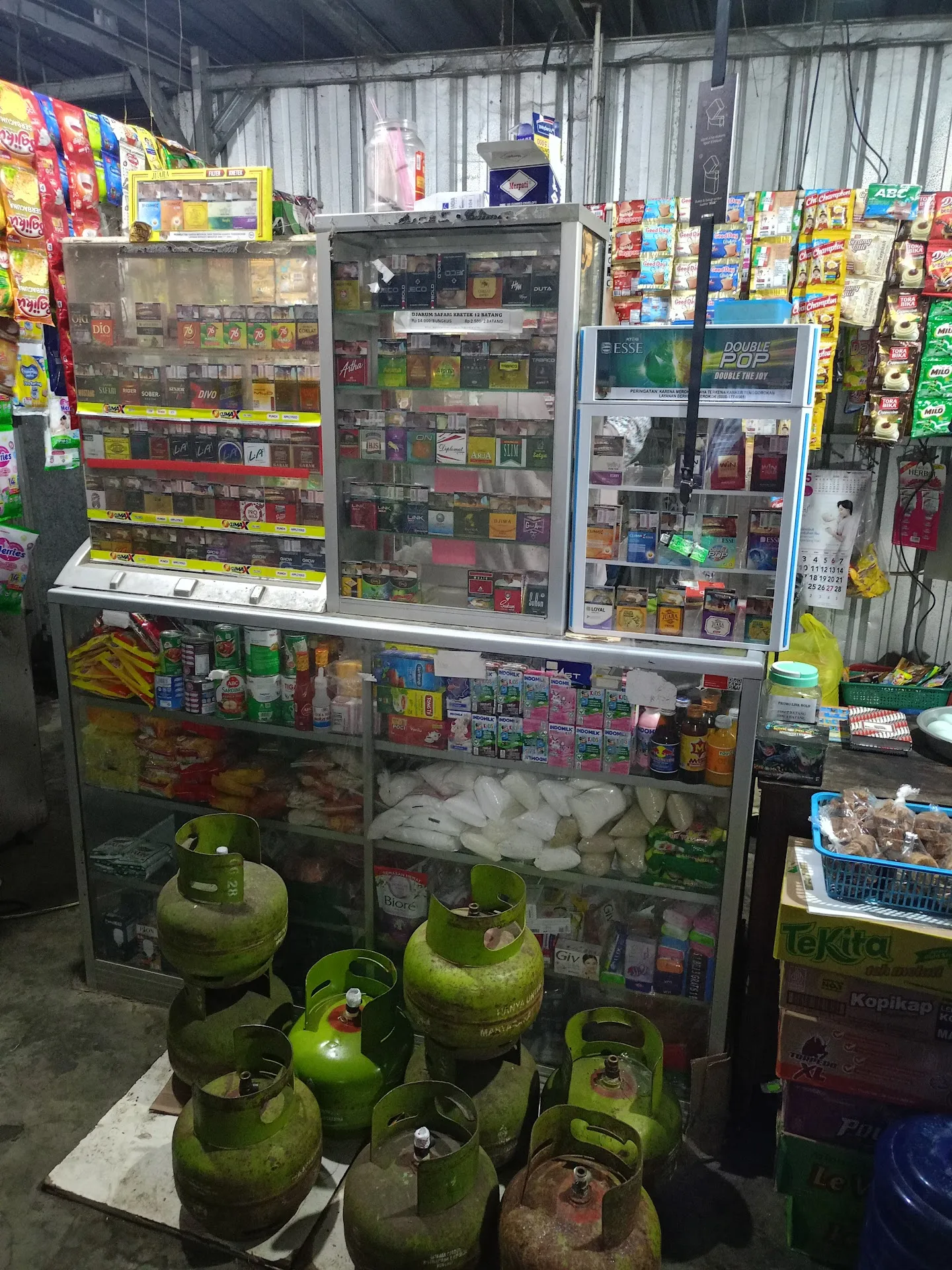 AK Store & Cell