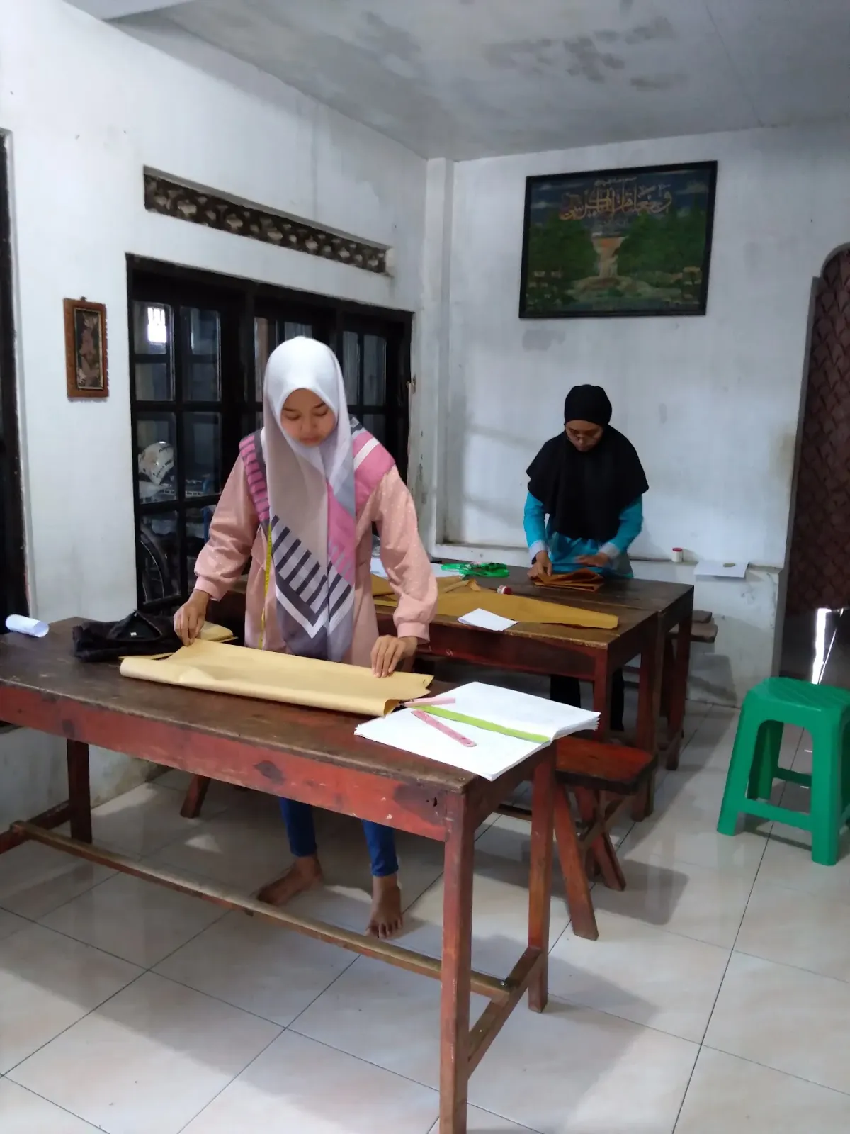 Al - Hikmah (Lembaga Kursus dan Pelatihan Menjahit)