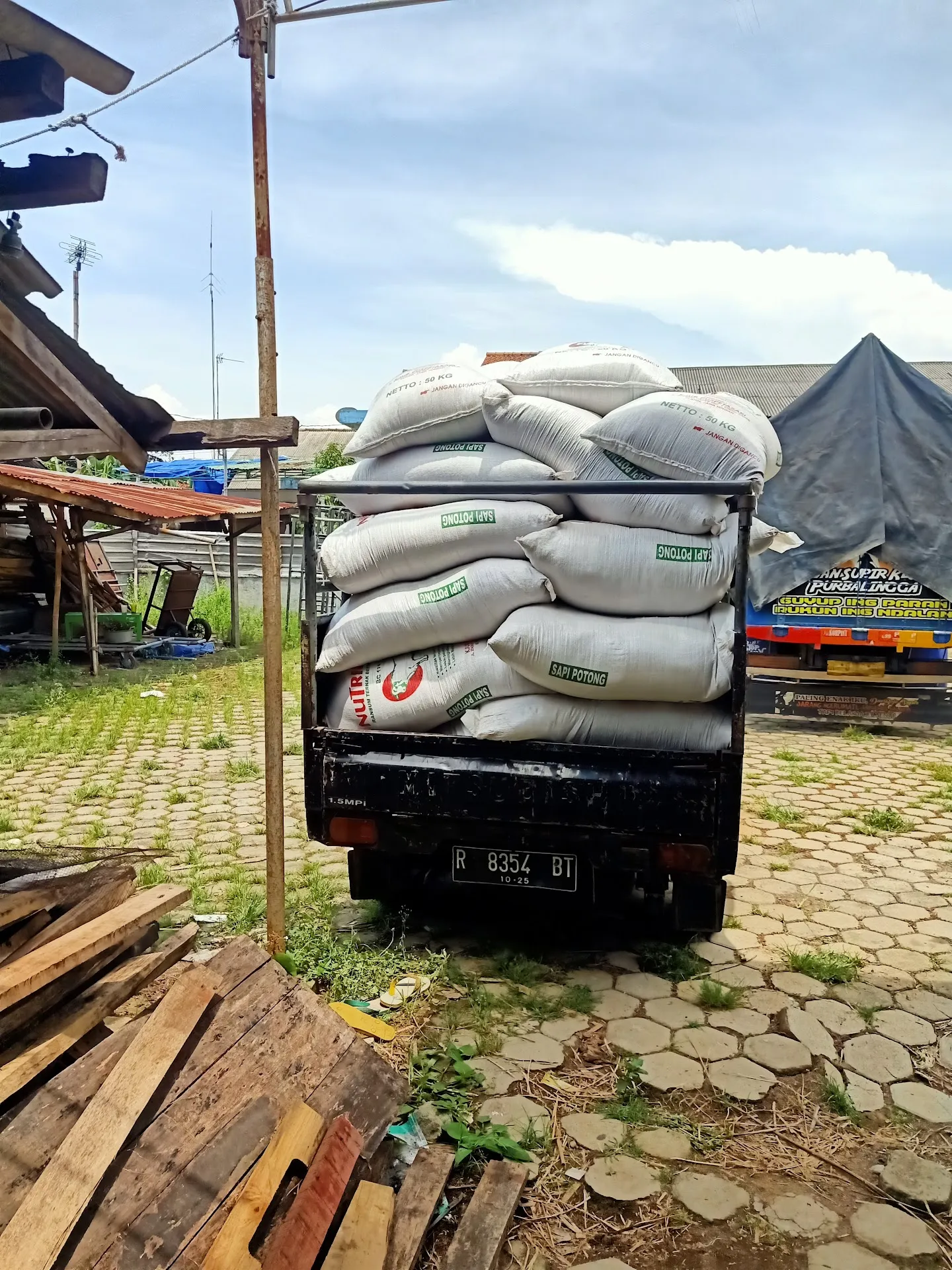 Amrulloh Livestock Feed