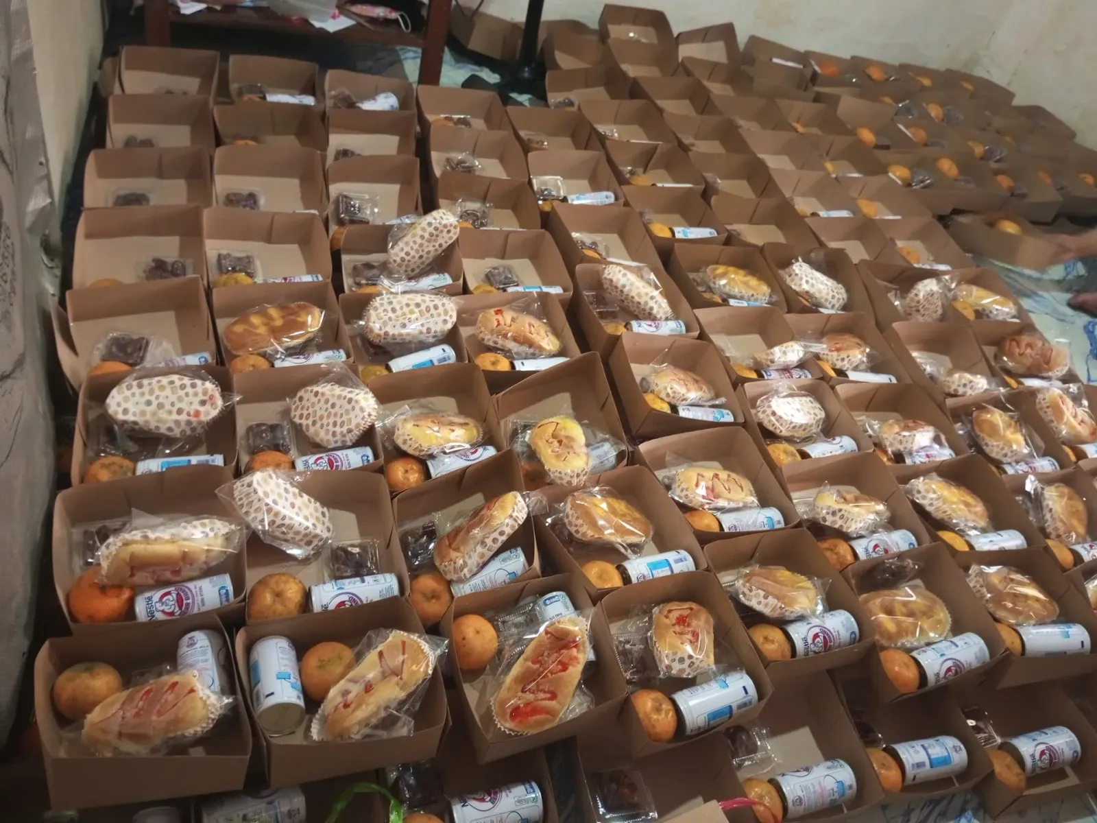 Aneka jajanan pasar dan snack