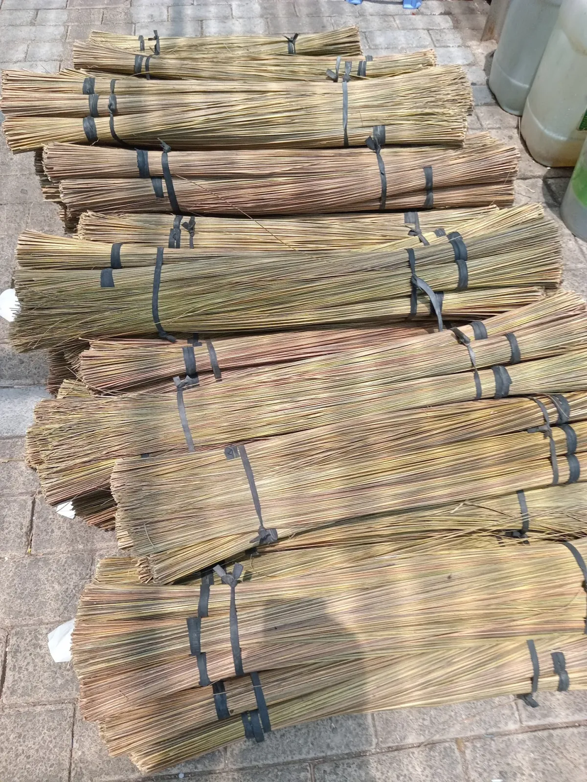 Aneka karya loyang dan cetakan kue juga alat kebersihan
