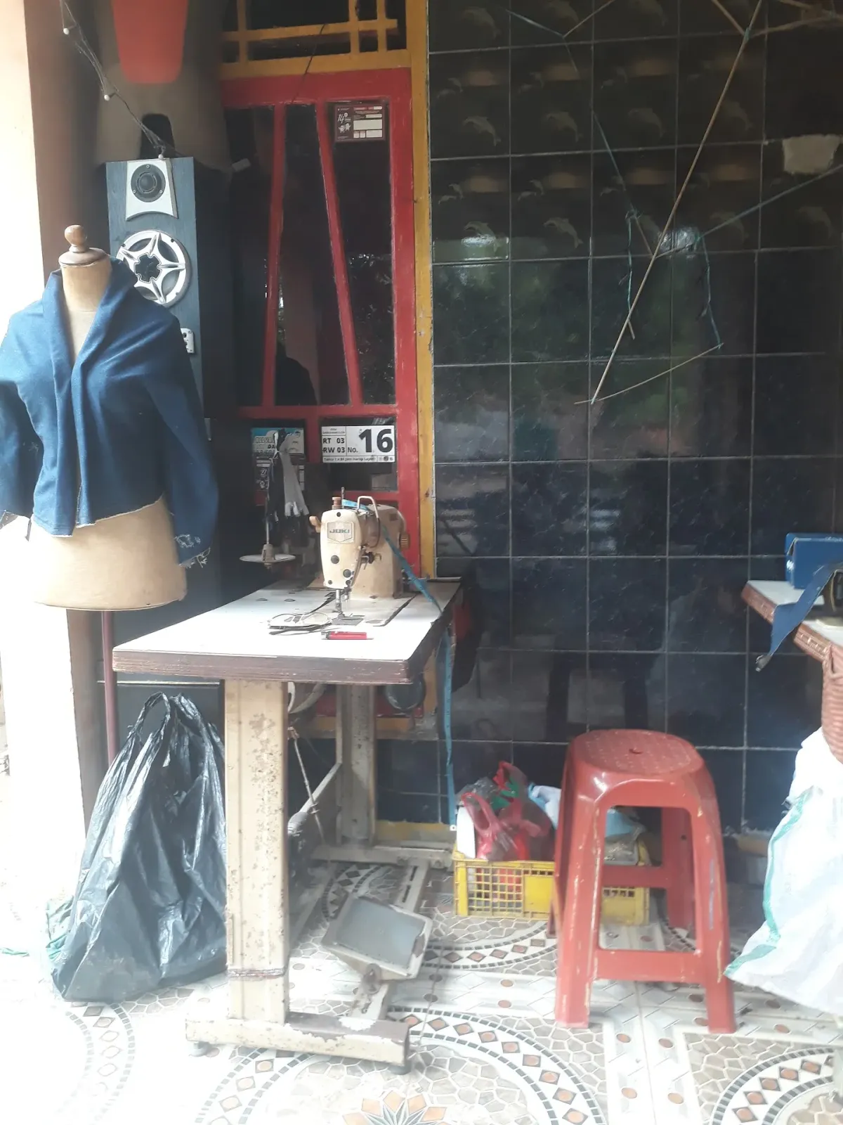 Anggun busana