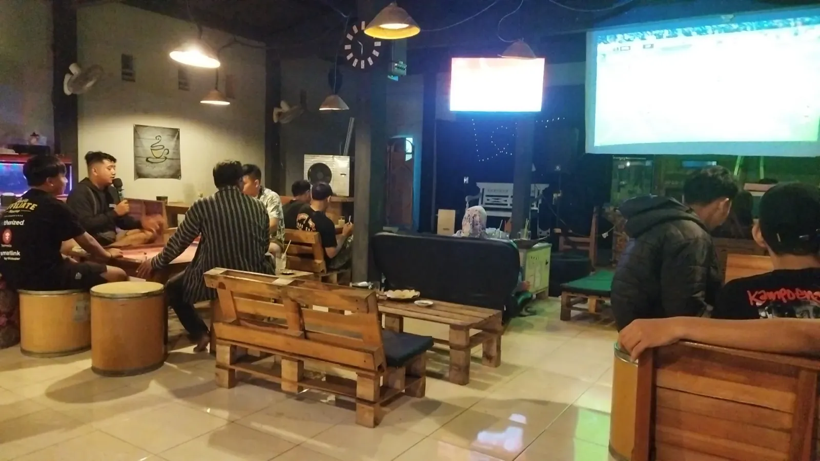 Angkringan *Ngangkring cuy*