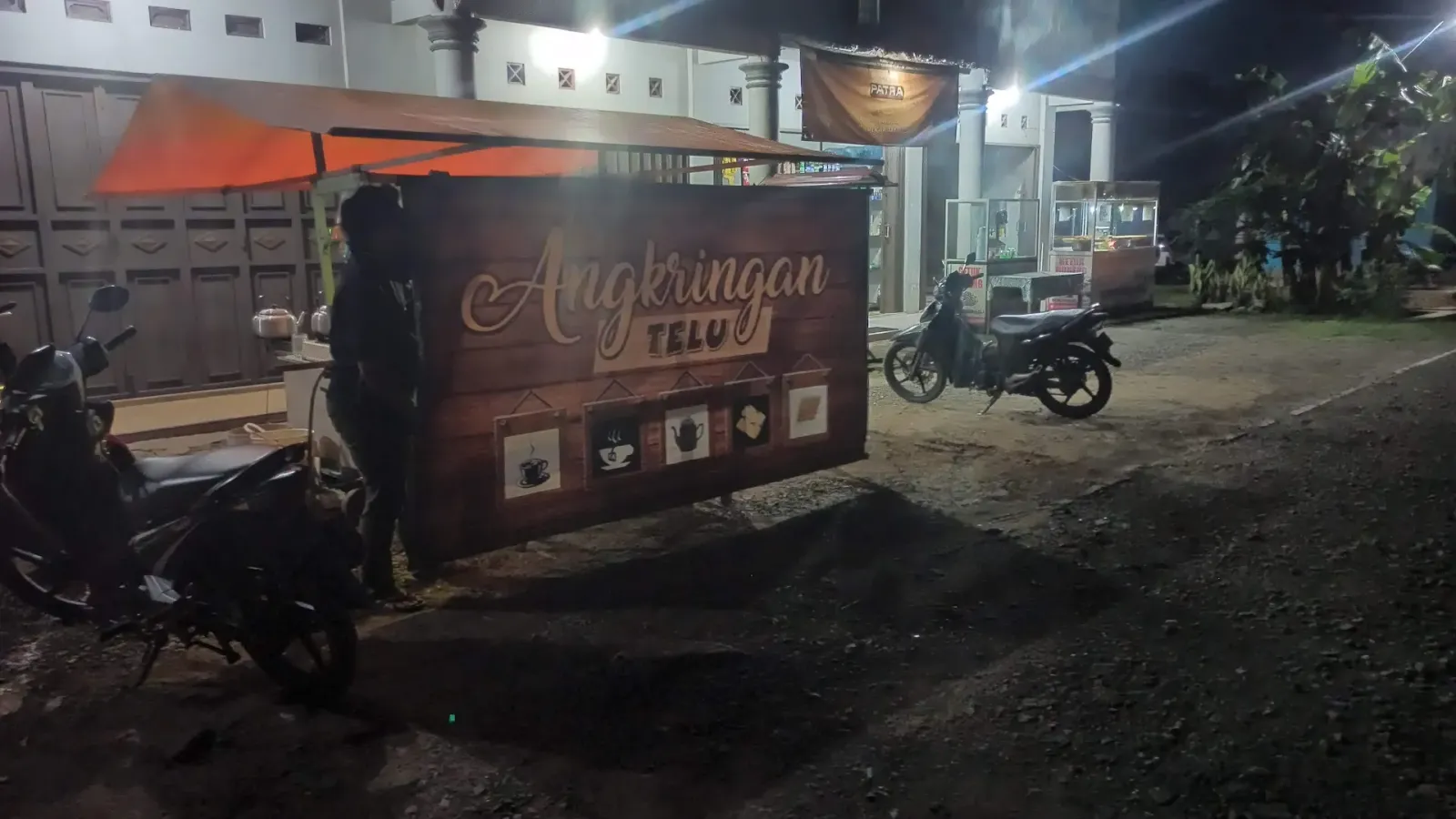 ANGKRINGAN TELU