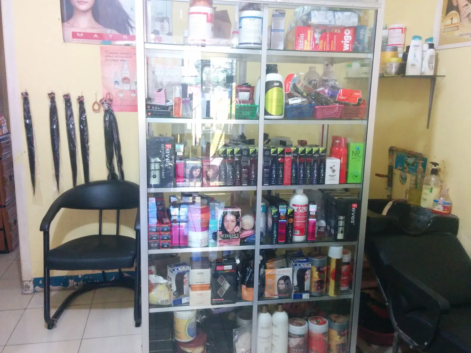 Anias Salon