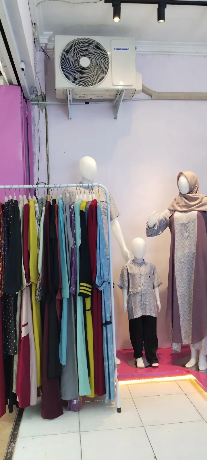 Annisa Fashion and Cellular