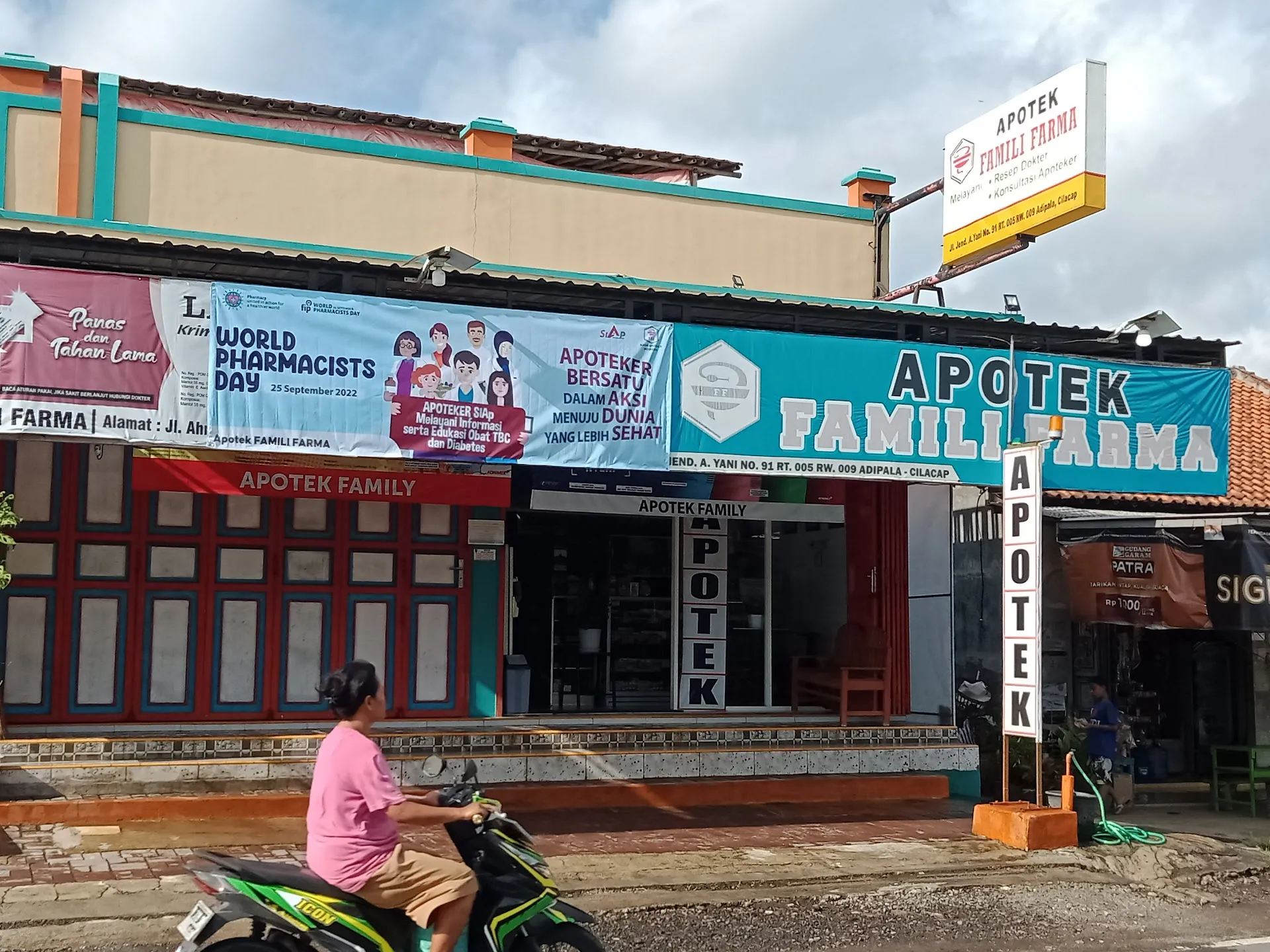 APOTEK "PUTRA MEDIKA"