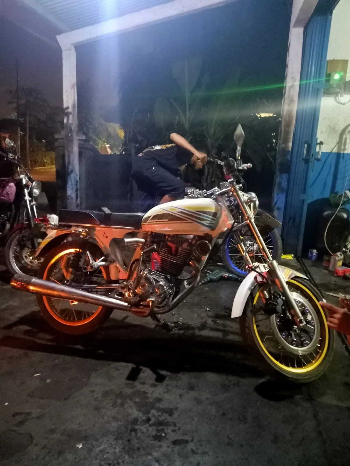 Aqila motor