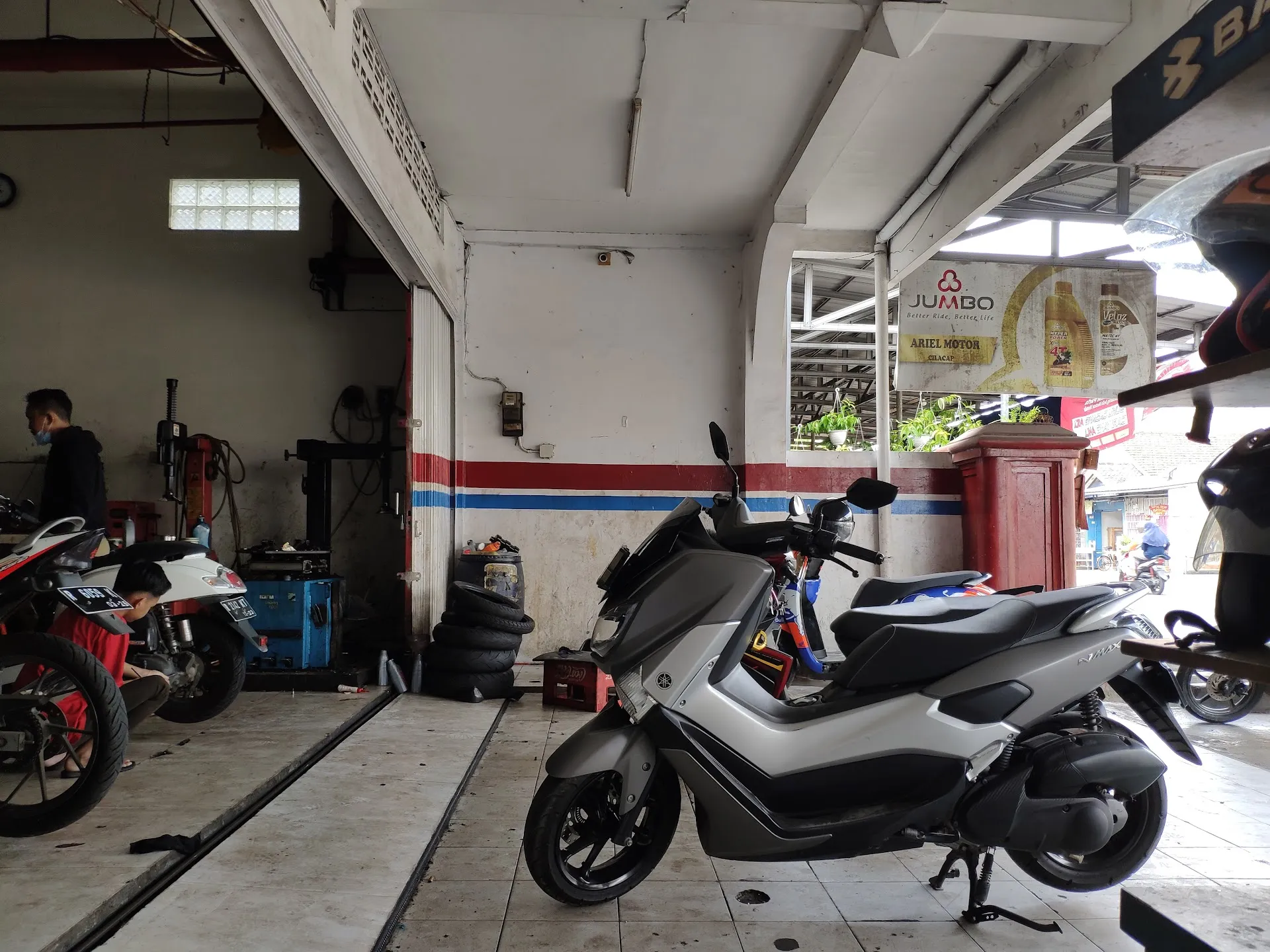 Ariel Motor