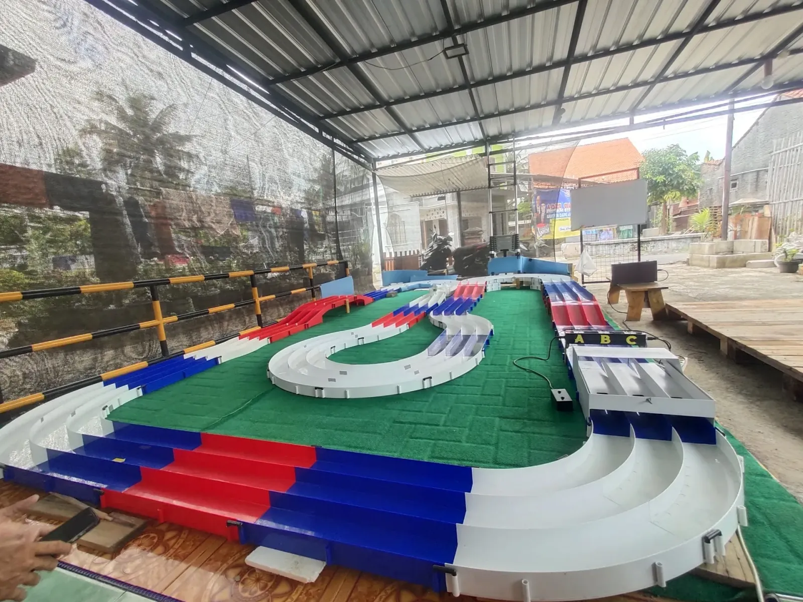 ATLAS ARENA MINI4WD