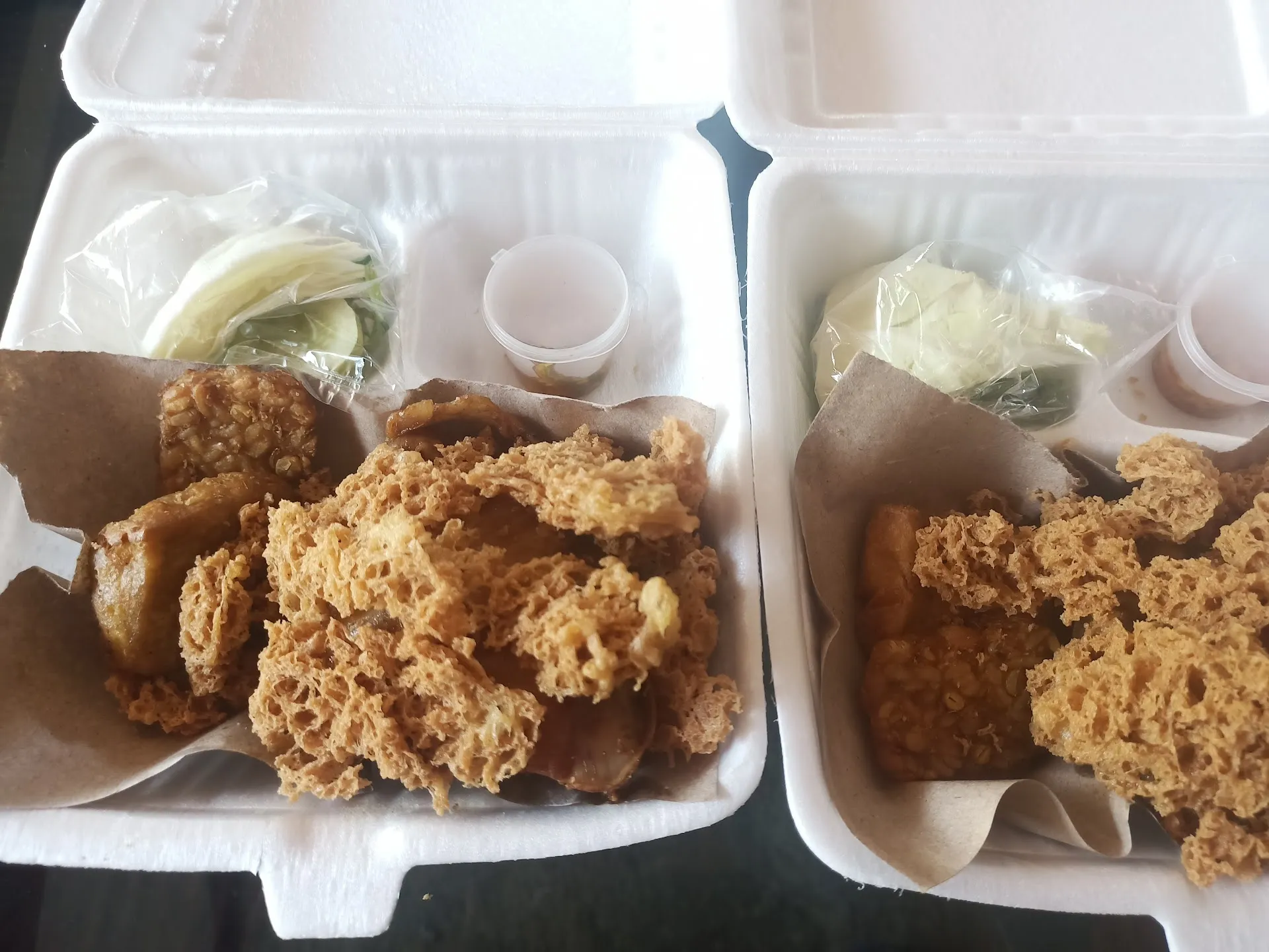 Ayam Bakar & Kremes Si Mogi