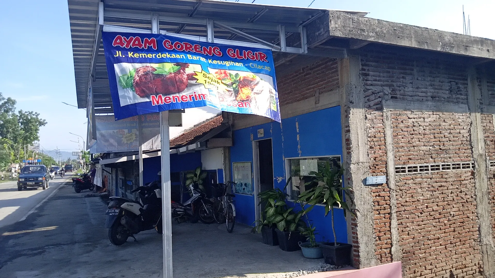 Ayam Goreng Glugur,jl.Kemerdekaan Barat Kesugihan Cilacap