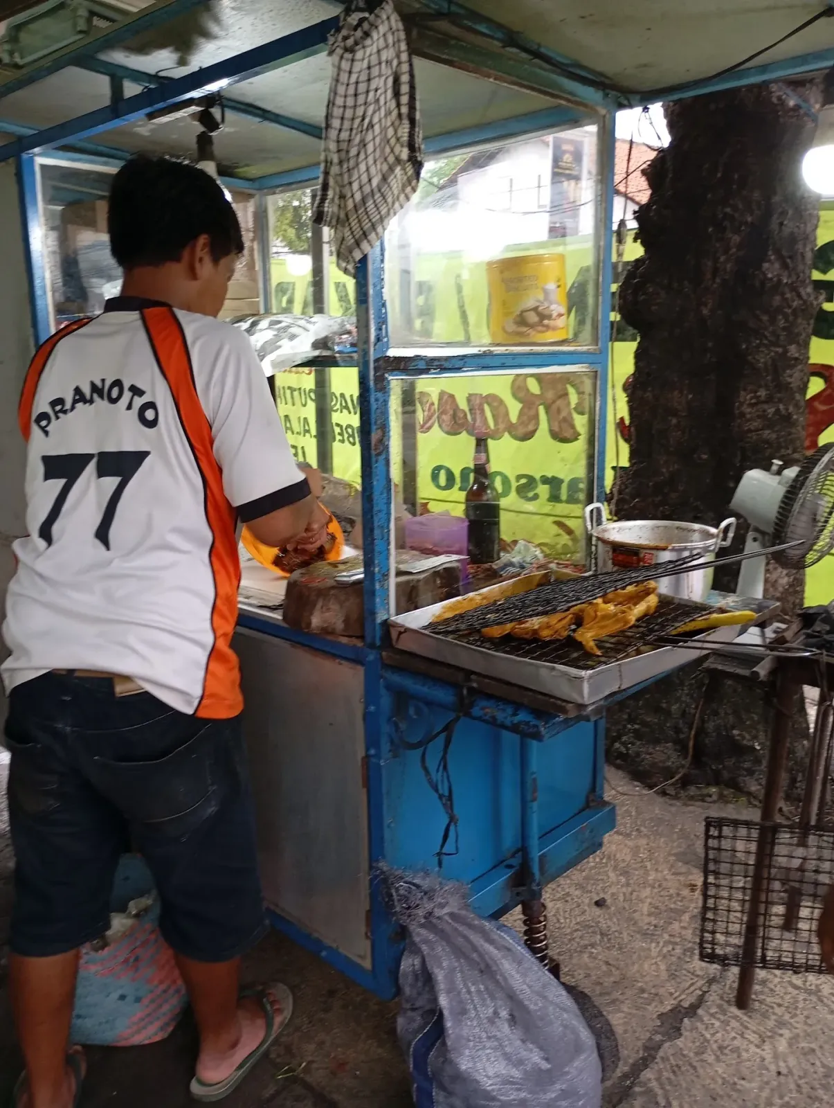 Ayam Goreng "Jati Sari" Bu Jannah