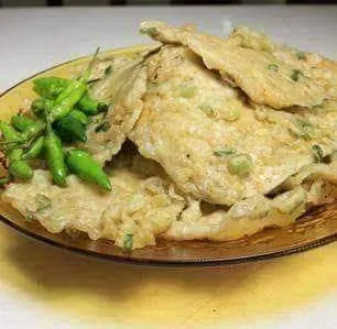 Ayam goreng kremes dan mendoan