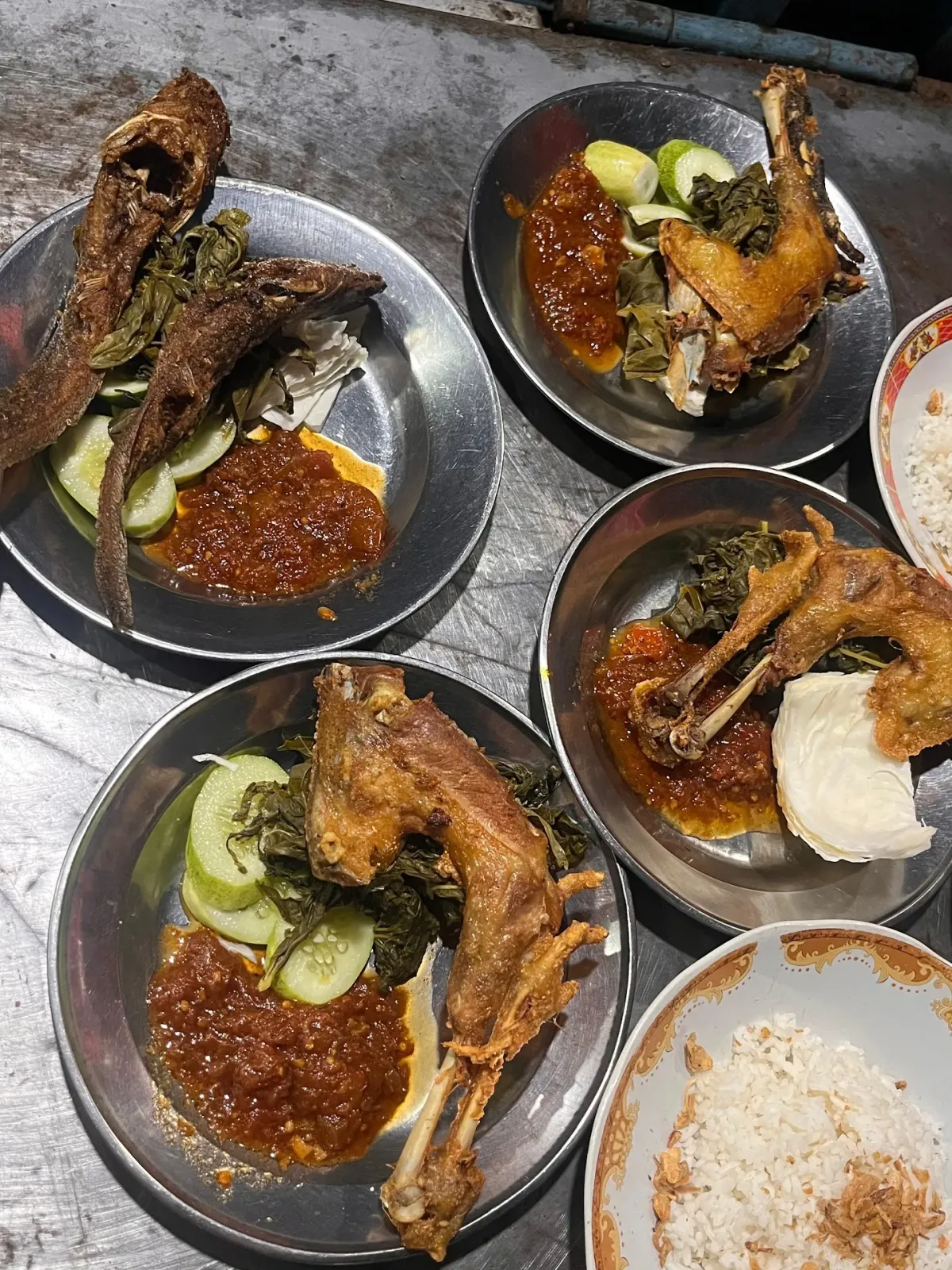 Ayam goreng layar biru
