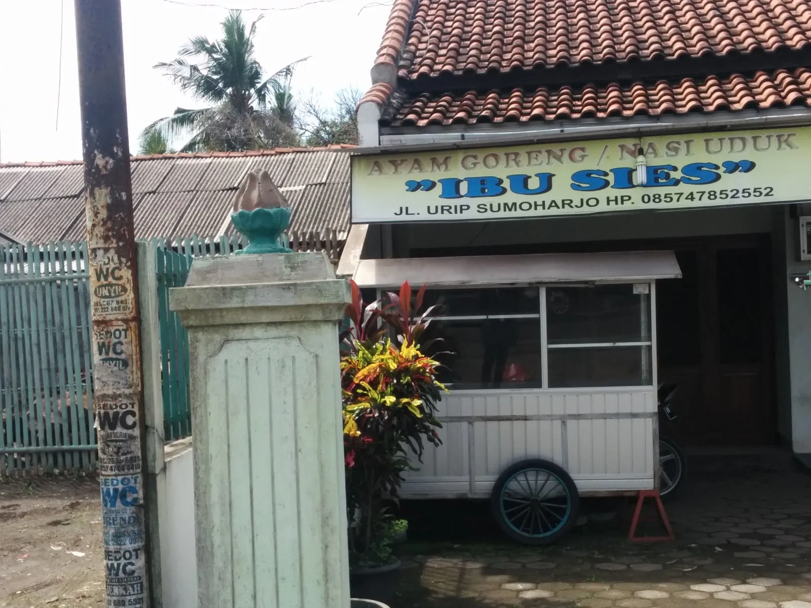 Ayam Goreng / Nasi Uduk Ibu Sies