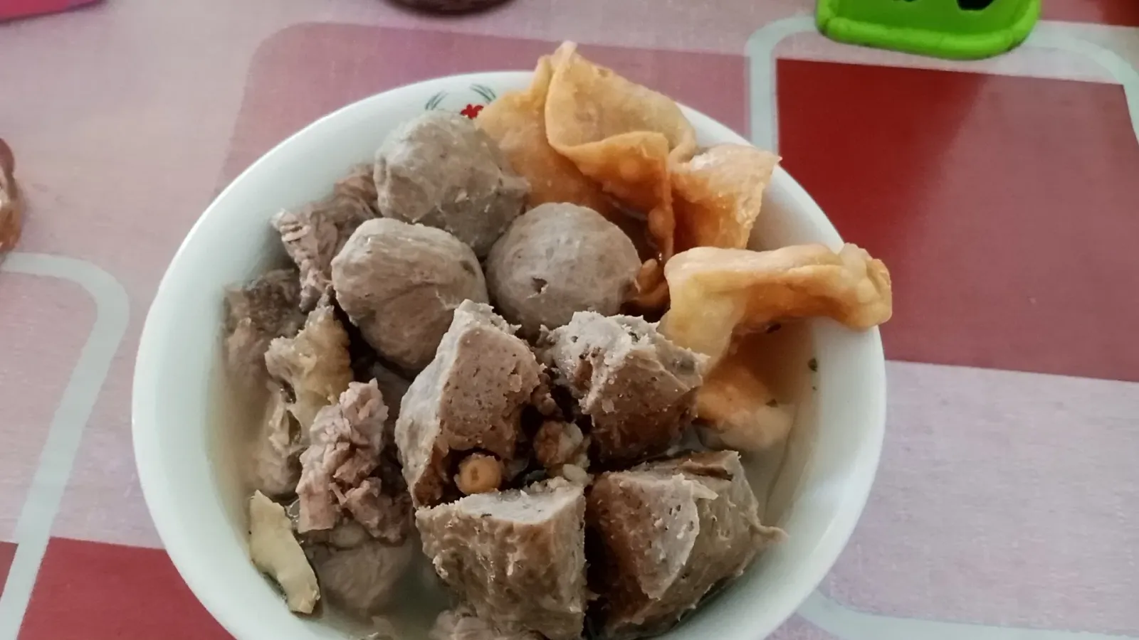 Bakso bakwan favorit Bang Tirin Kedawung