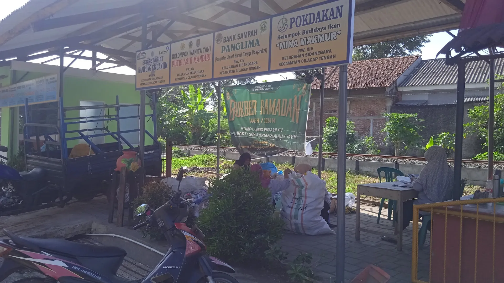 Bank Sampah PUTRI ASIH MANDIRI RW.14 dekat Depot Bening Water