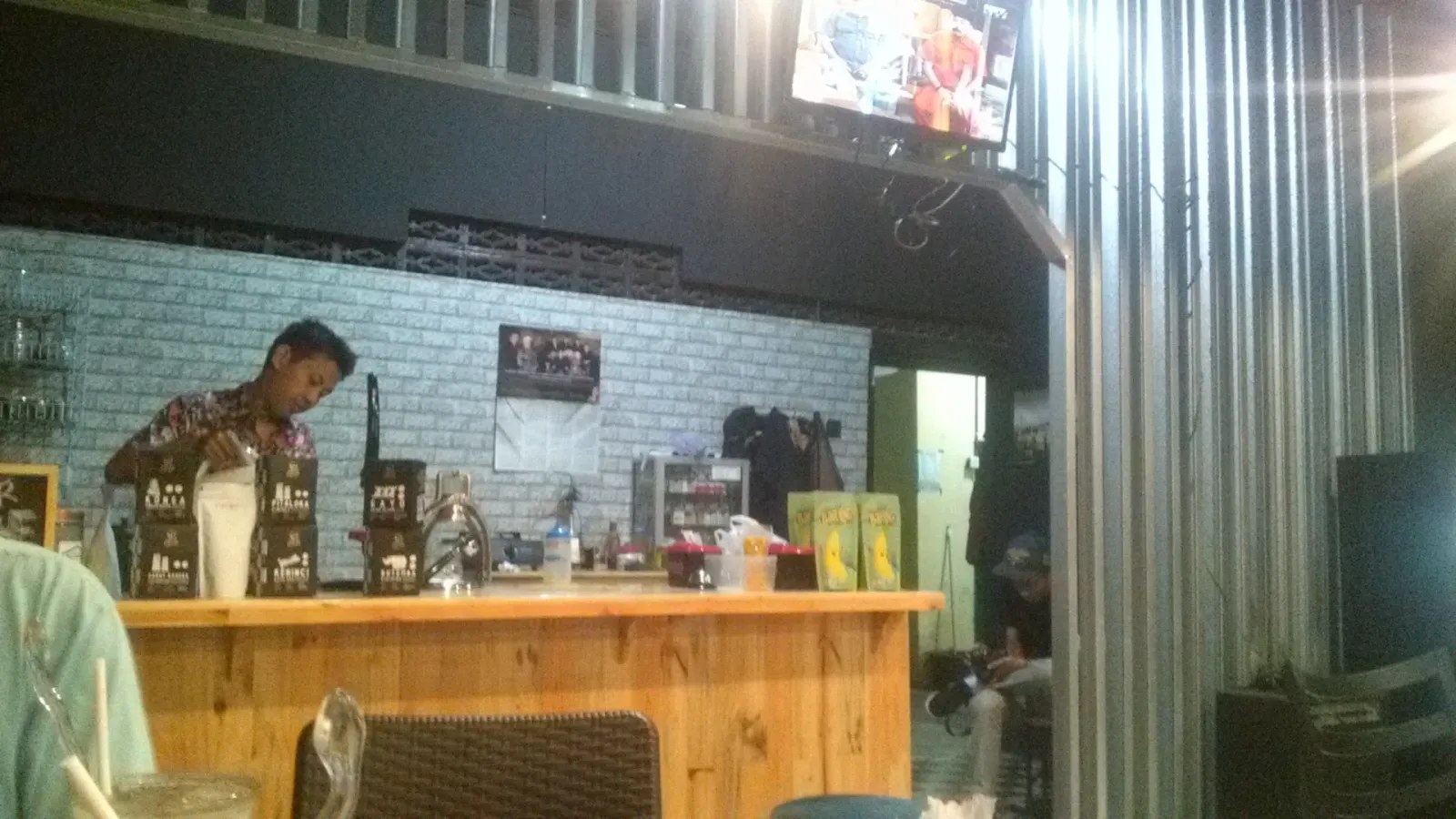 BARBER & COFFESHOP