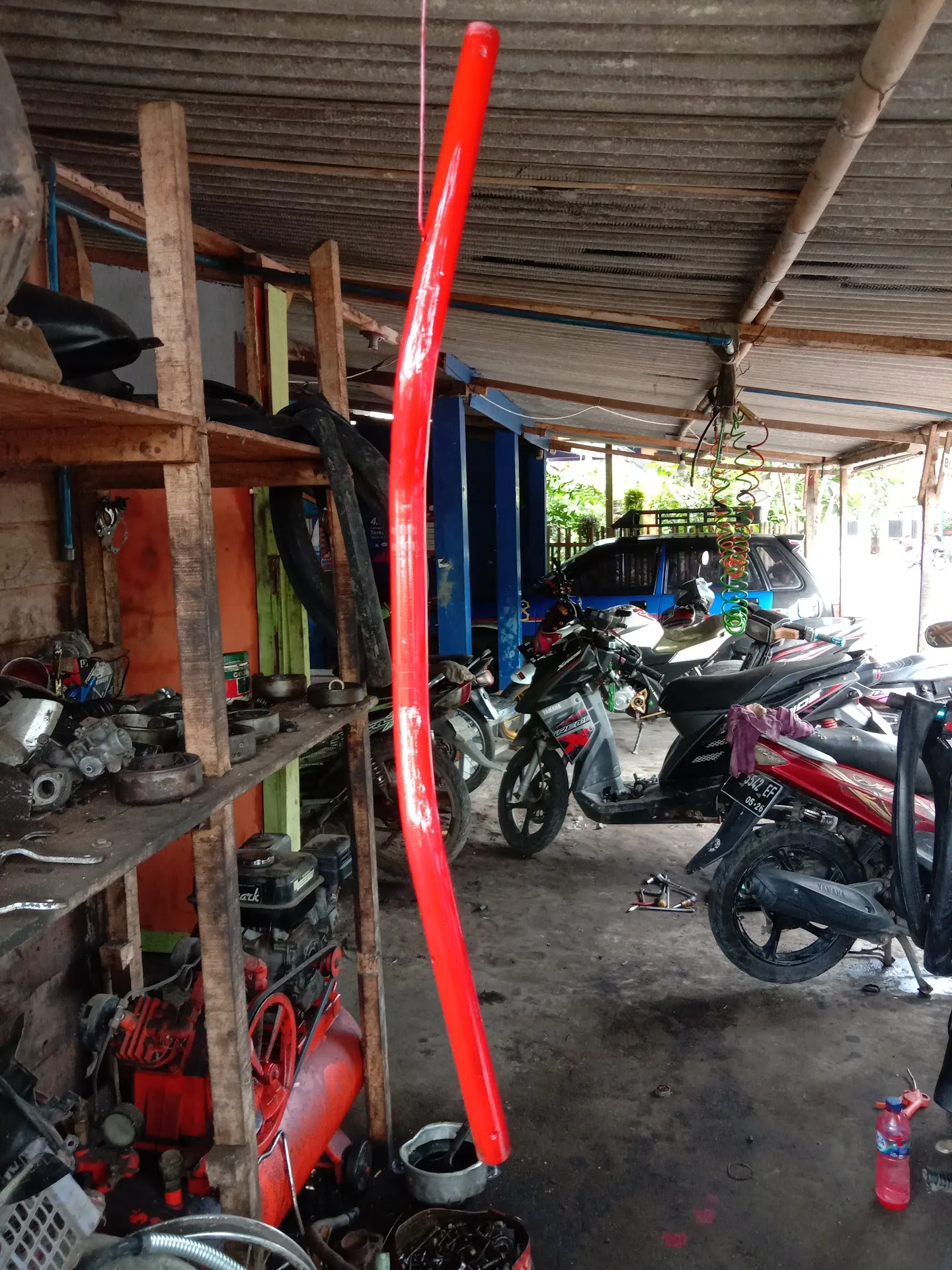 bengkel DELAPAN MOTOR jasa servic& sparepart. Dll....