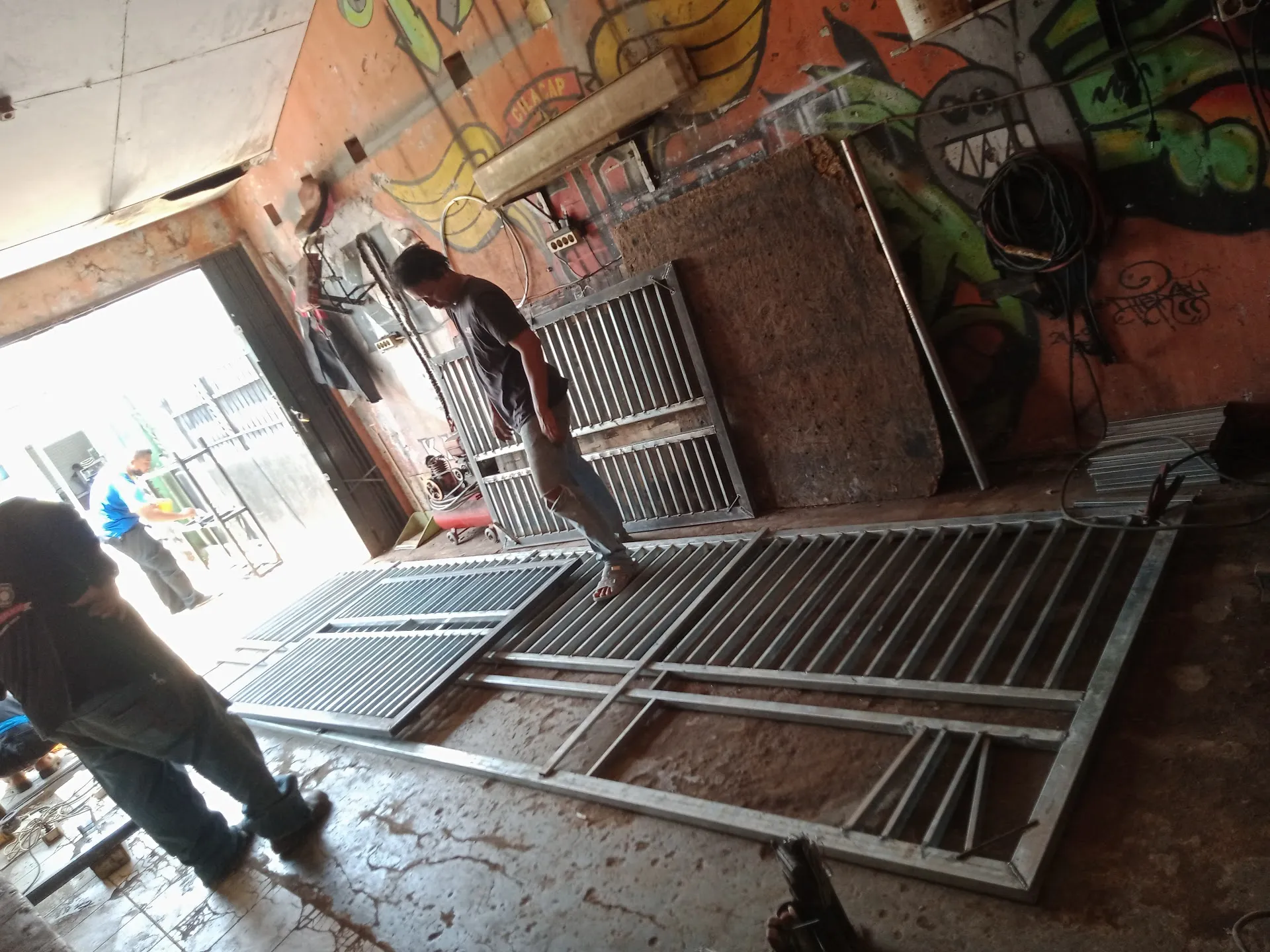Bengkel Las Cilacap Karunia Iron