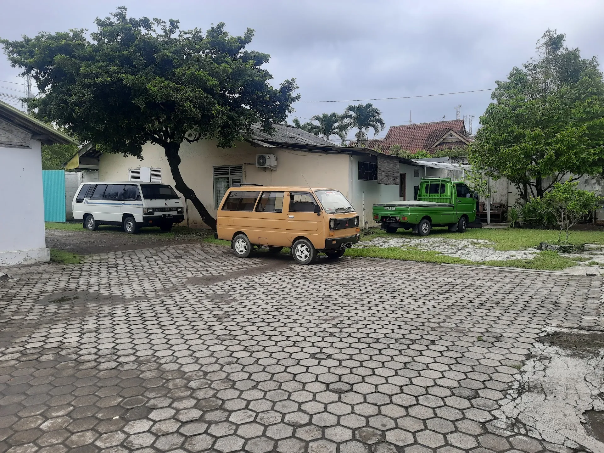 Bengkel Mobil Sumber Daya