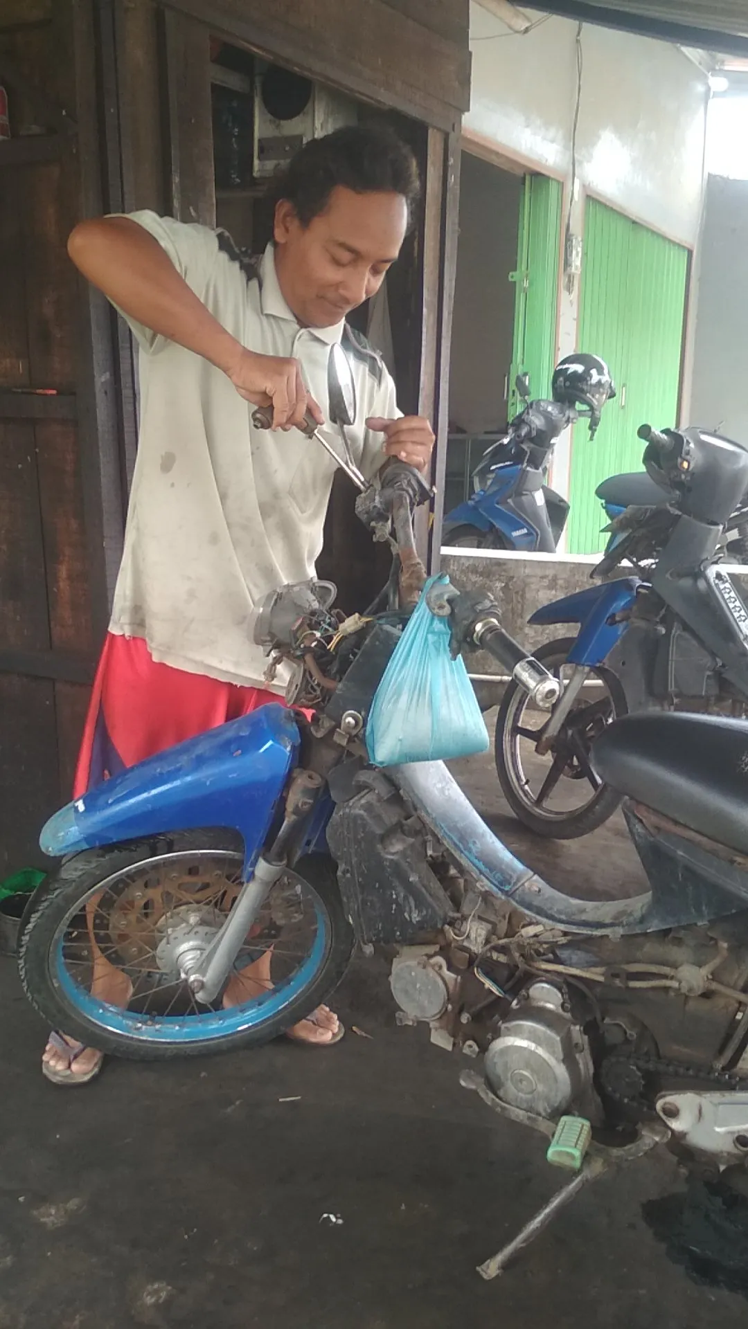 BENGKEL motor Baedi