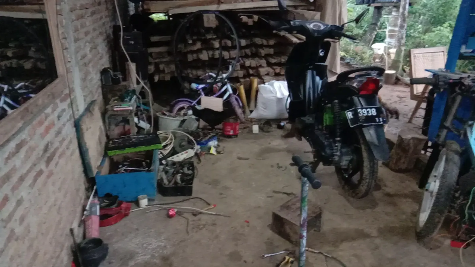 Bengkel motor dan las chiunk