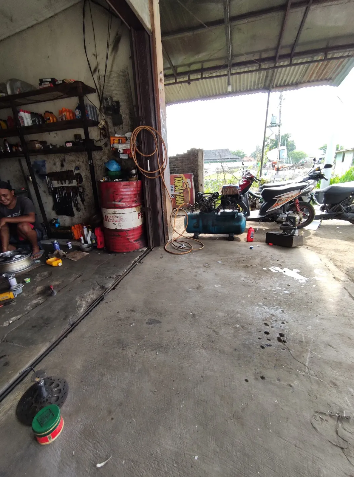 BENGKEL MOTOR JULI