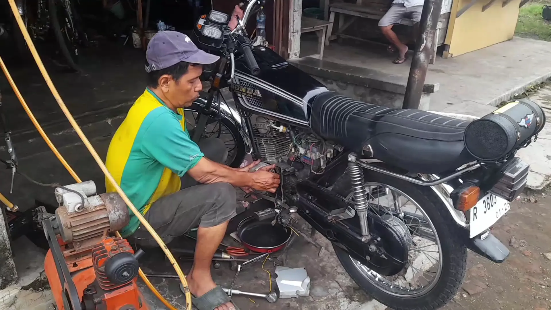 BENGKEL MOTOR UCOK