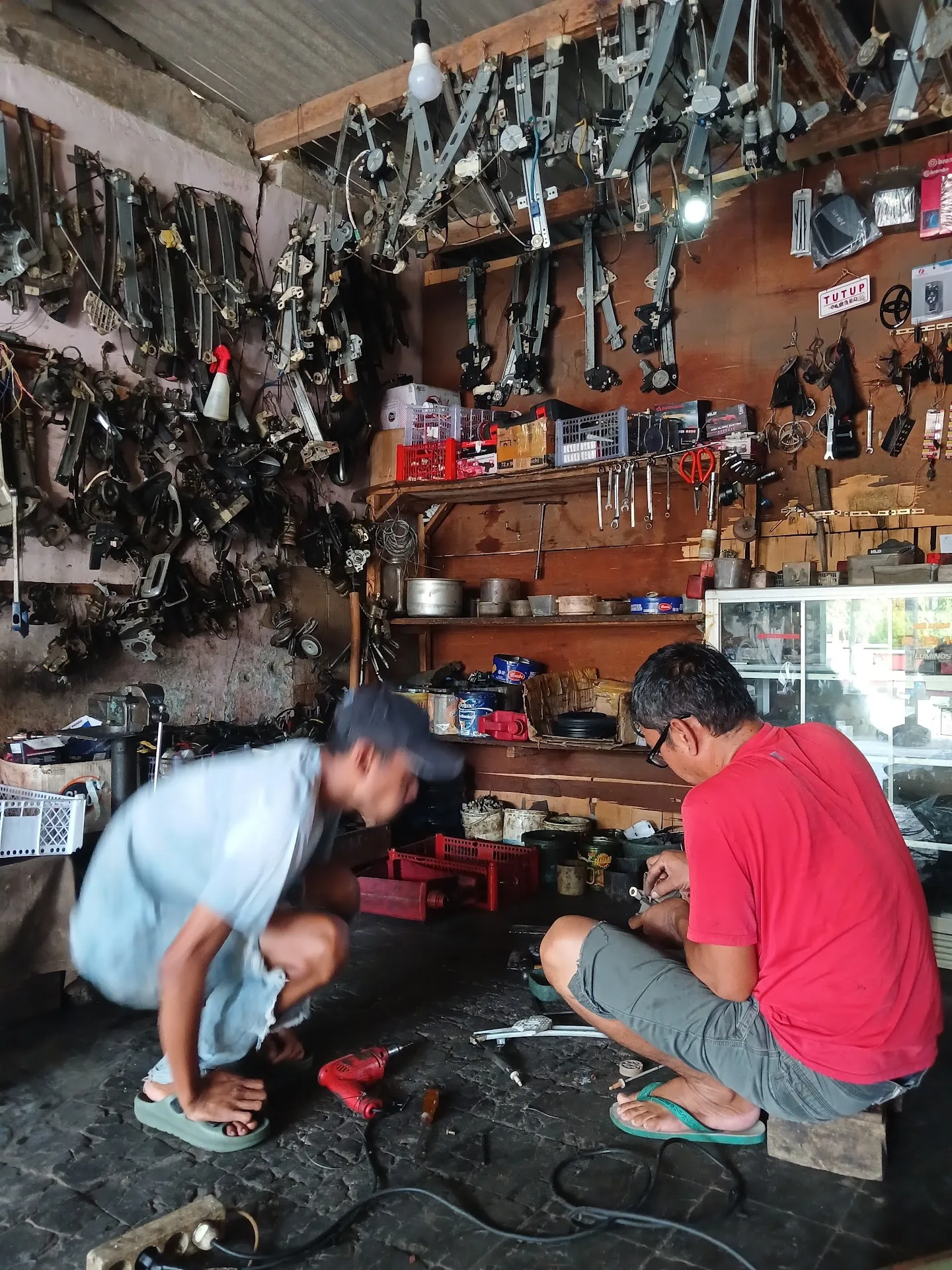 Bengkel pintu mobil "Cipalika"