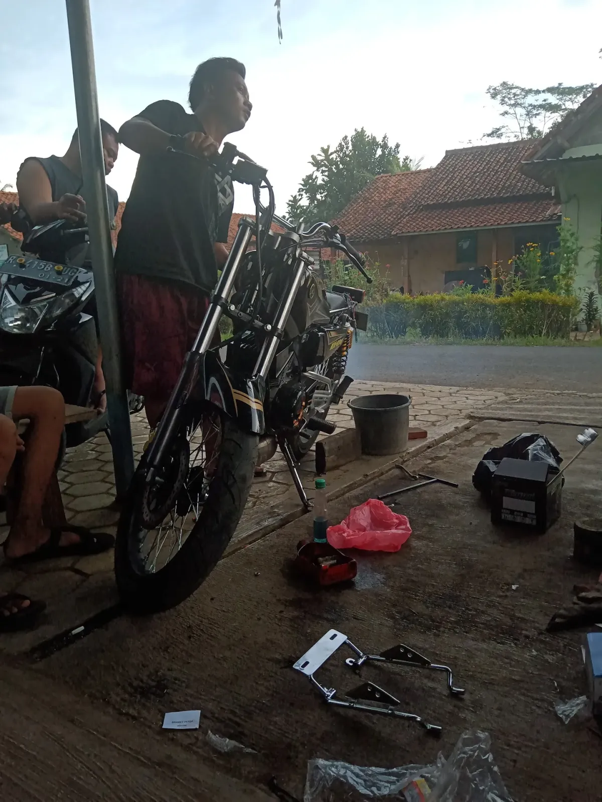 Bengkel sepeda motor Dayat 22