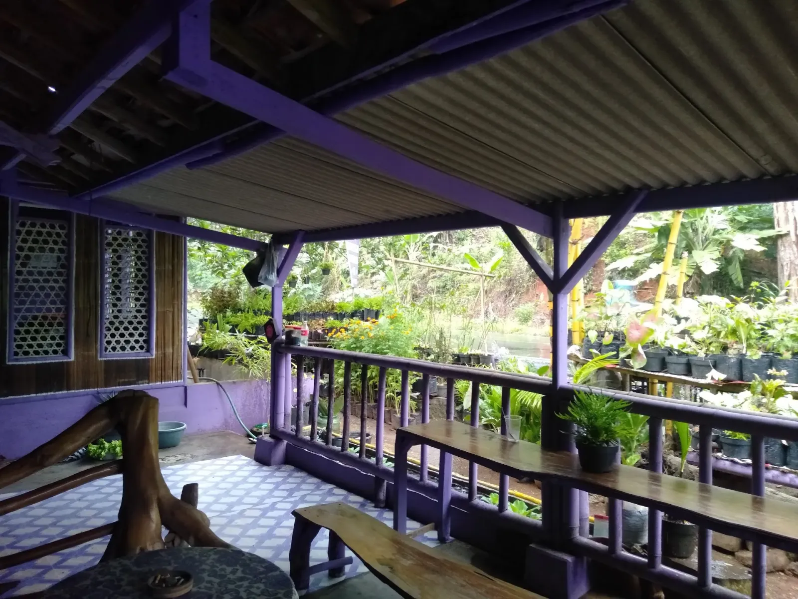Cafe Bandrek Ungu