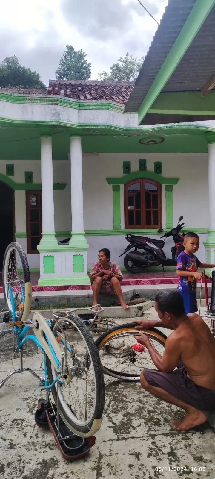 Cafe Beriman dan Bengkel Sepeda Irfa'i