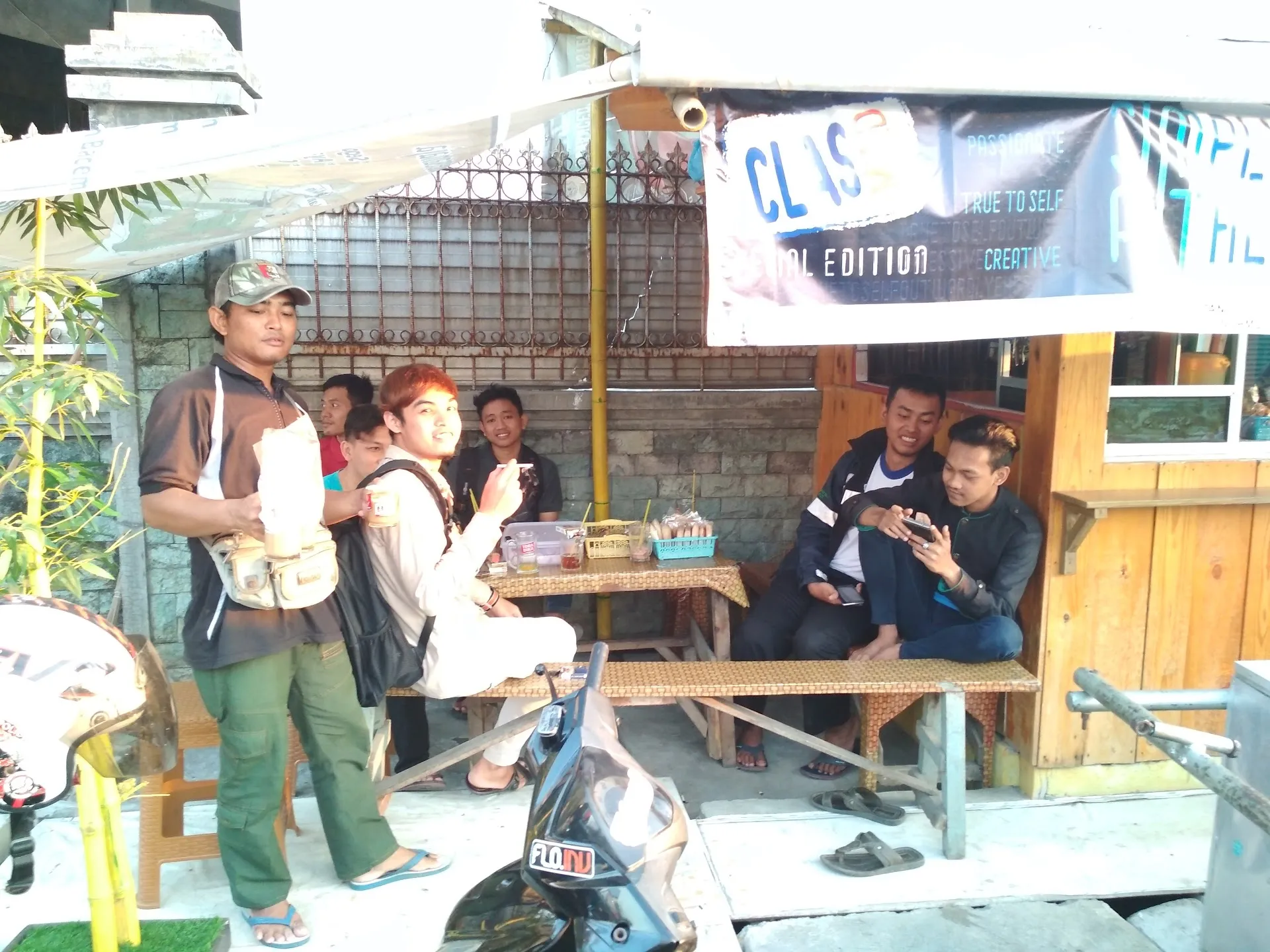 Cafe S.NI (Cool & Down-to-Earth)