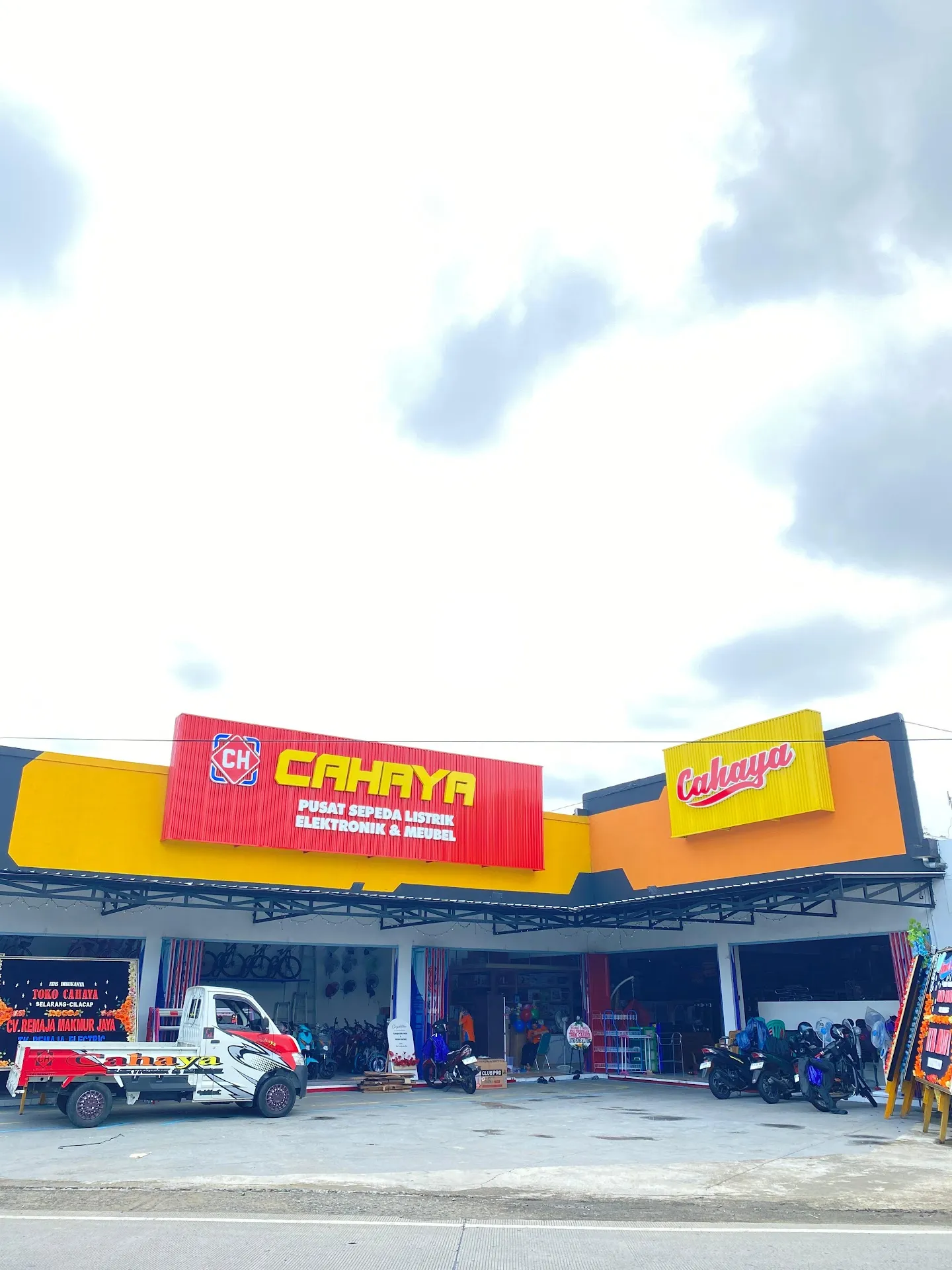 Cahaya Elektronik & Meubel Slarang