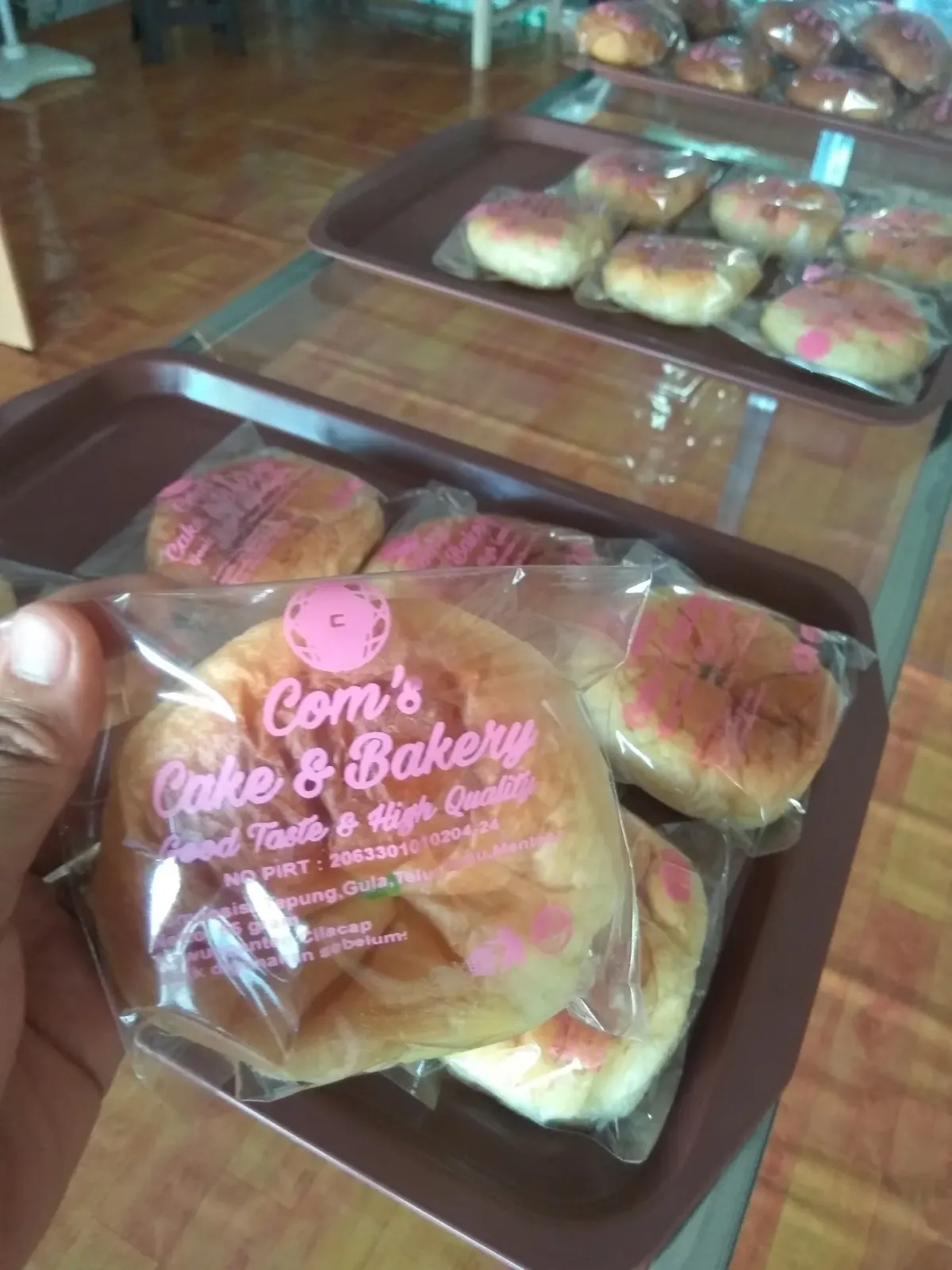 Com's Cake & Bakery Kawunganten