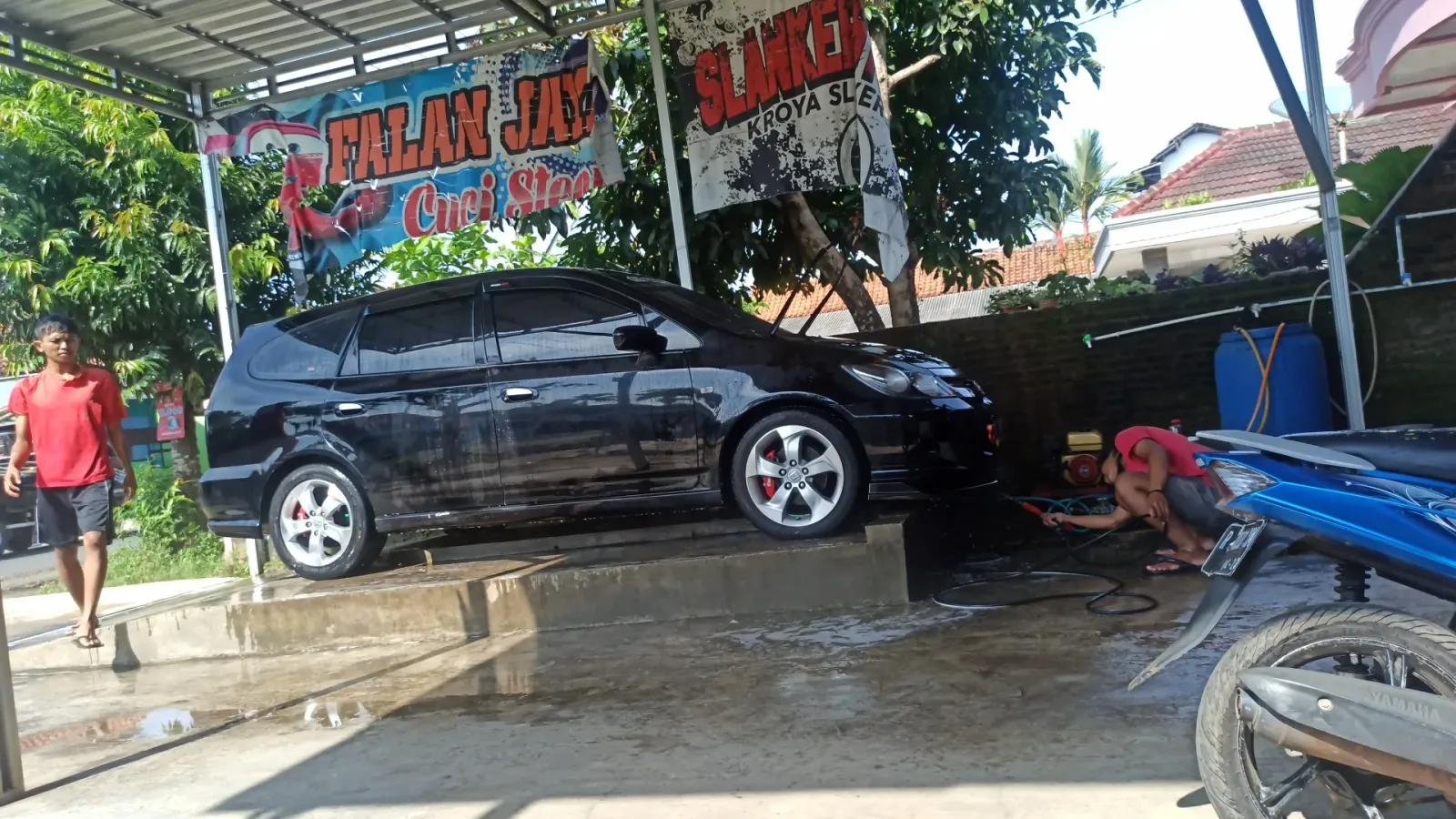 Cucian mobil motor falan