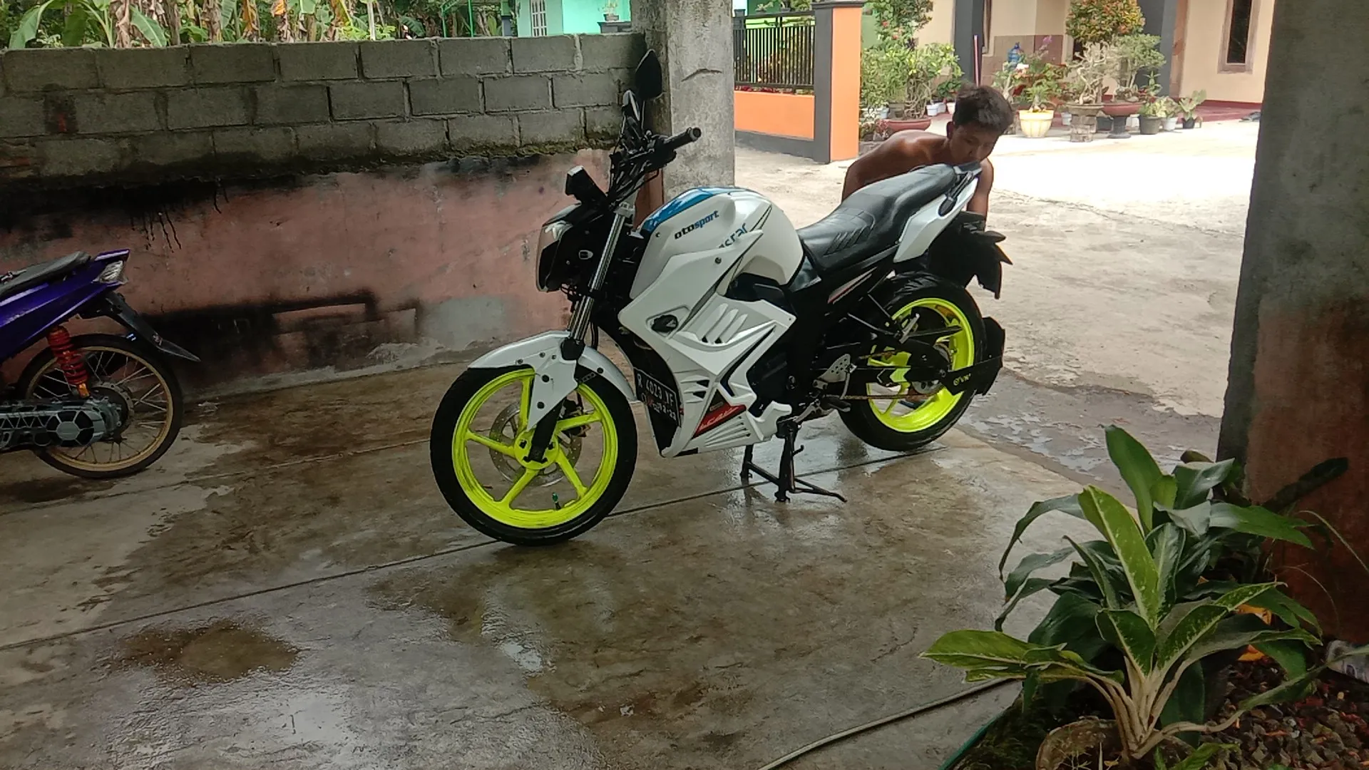 Cucian motor dan bengkel motor RIZAL RAGIL