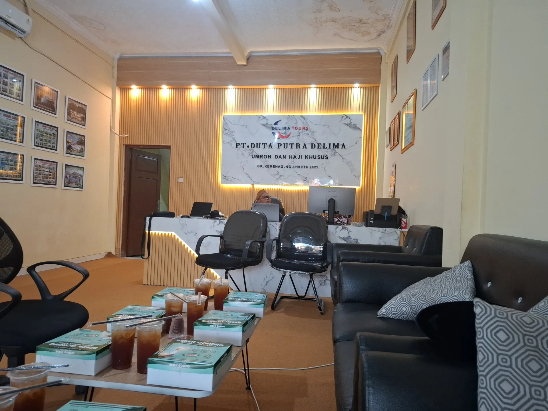 DELIMA TOURS AND TRAVEL UMROH DAN HAJI