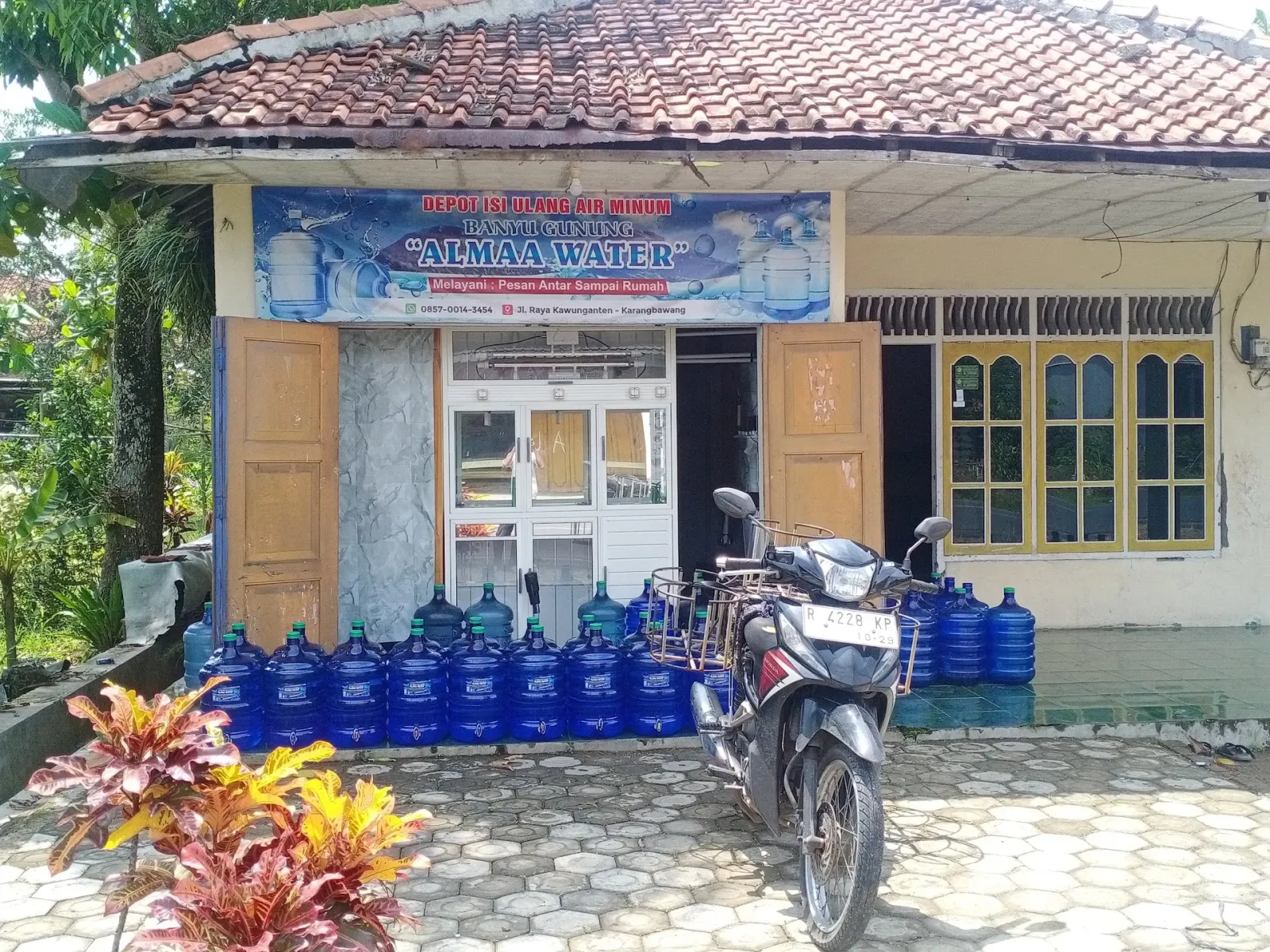 Depot Galon Banyu Gunung "ALMAA WATER"
