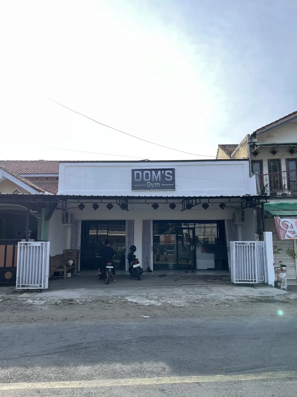 DOM'S GYM
