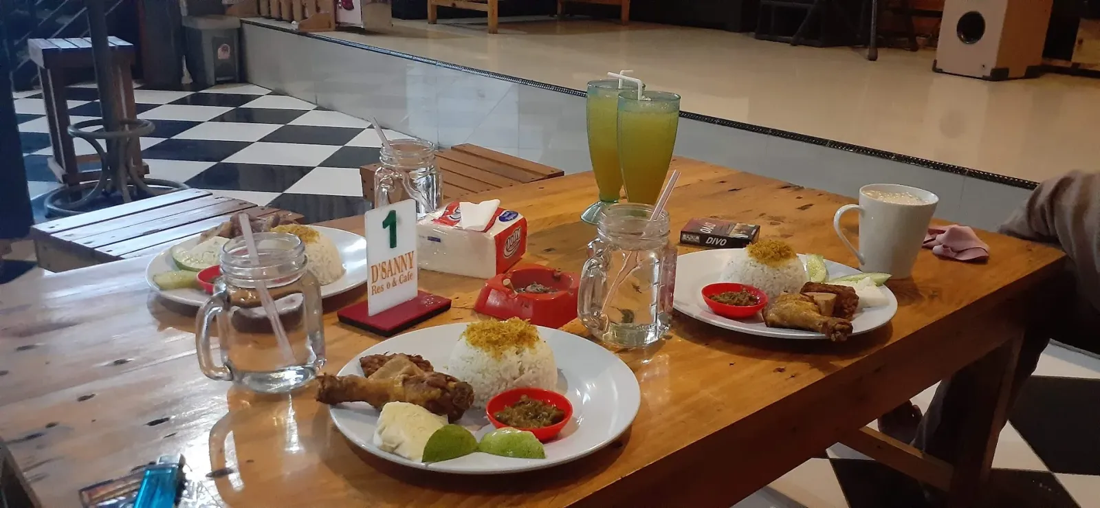 D'SANNY Cafe & Reto