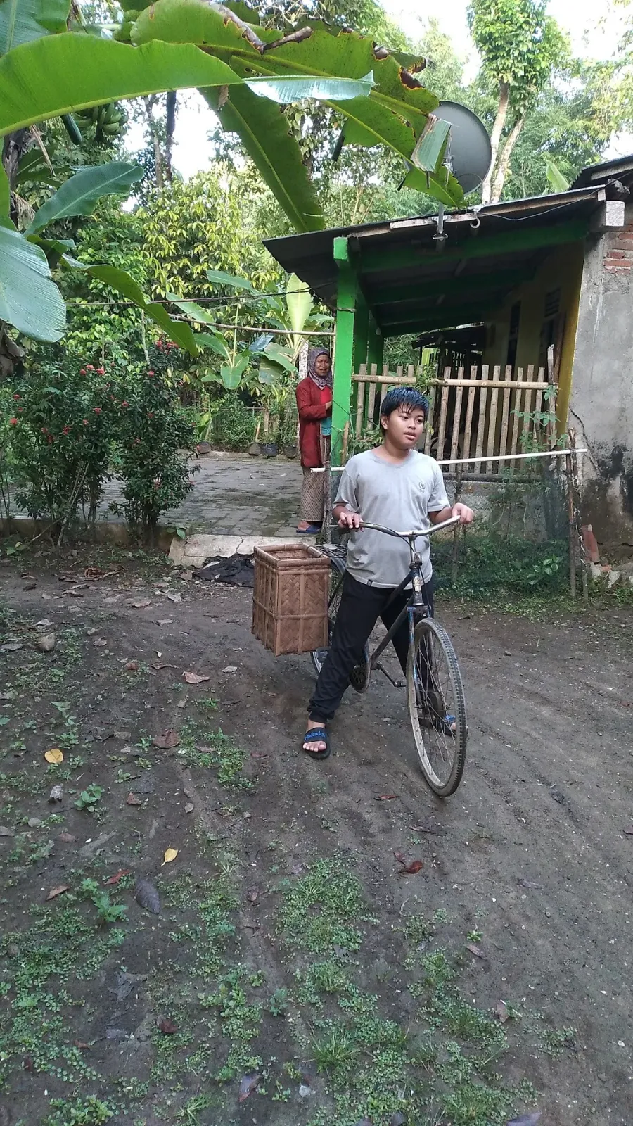Dukun Bayi Mbah Sartiyah