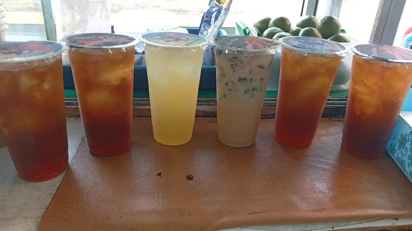 Es teh es kelapa muda bu sumi